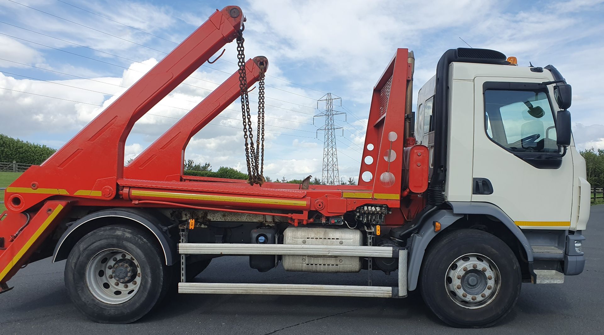 On instructions from a retained client DAF FA LF 220 SKIP LOADER (6700cc) - Diesel - - Image 14 of 20