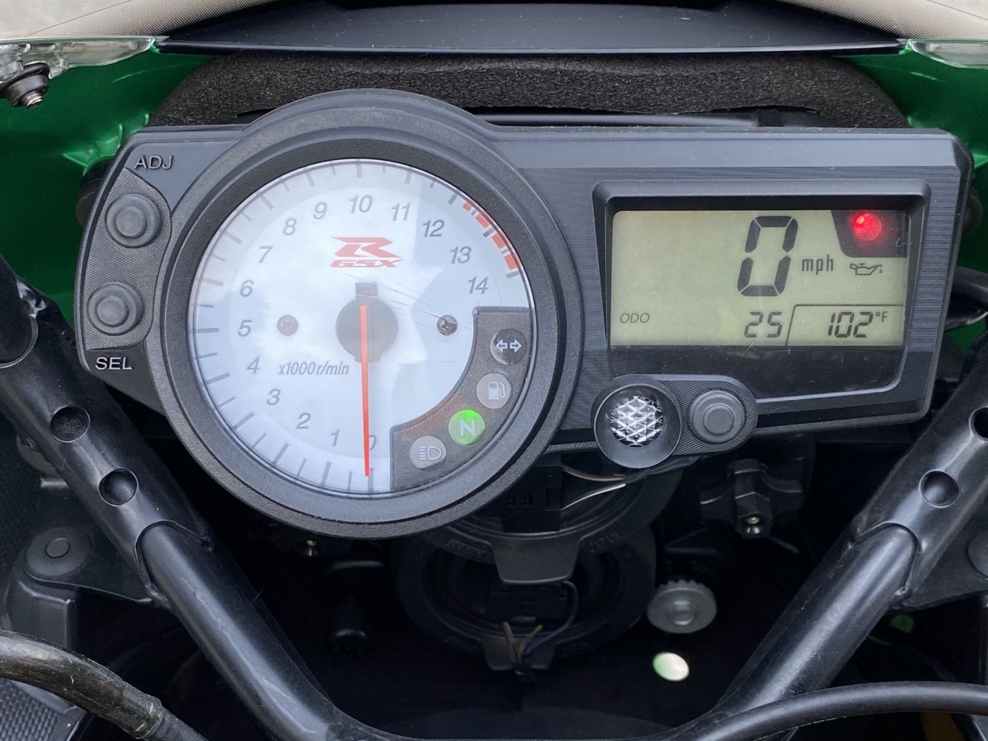 SUZUKI GSXR 1000 MOTORCYCLE - petrol - Rizla Green Reg No: DX05 ERK Rec. Mil: 25 miles 1st Reg: 01. - Image 9 of 18