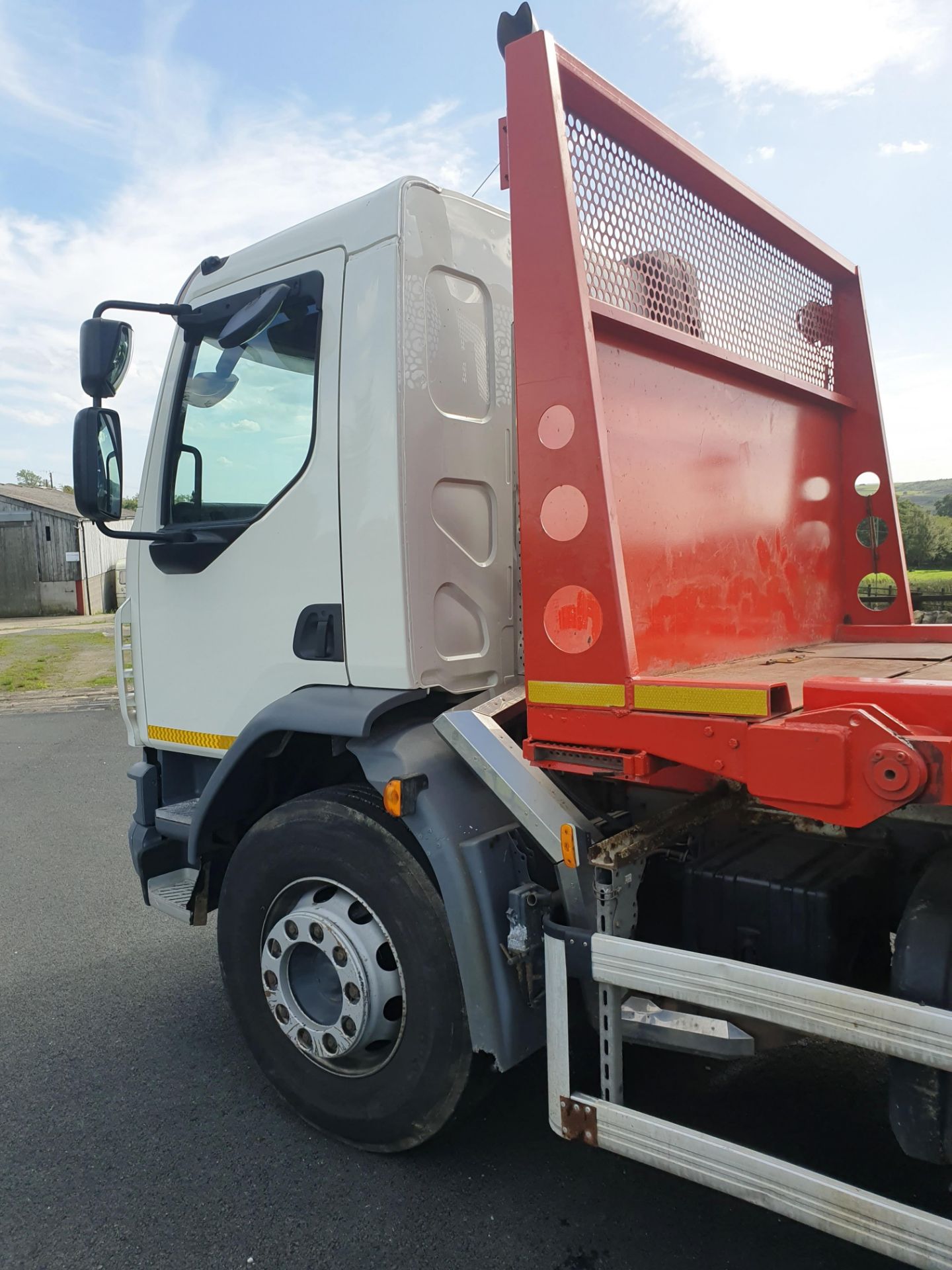 On instructions from a retained client DAF FA LF 220 SKIP LOADER (6700cc) - Diesel - - Image 7 of 20