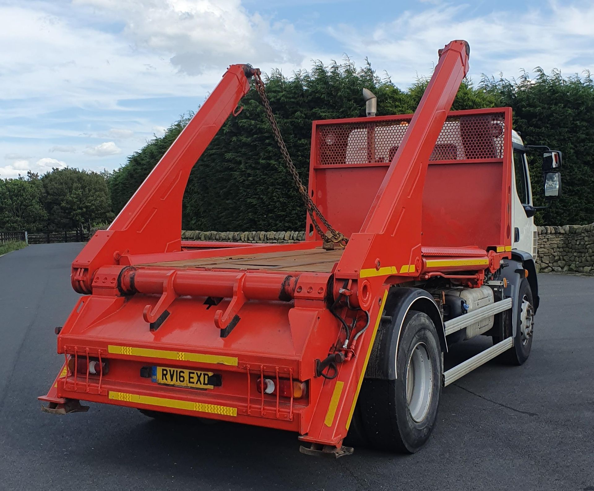 On instructions from a retained client DAF FA LF 220 SKIP LOADER (6700cc) - Diesel - - Image 11 of 20