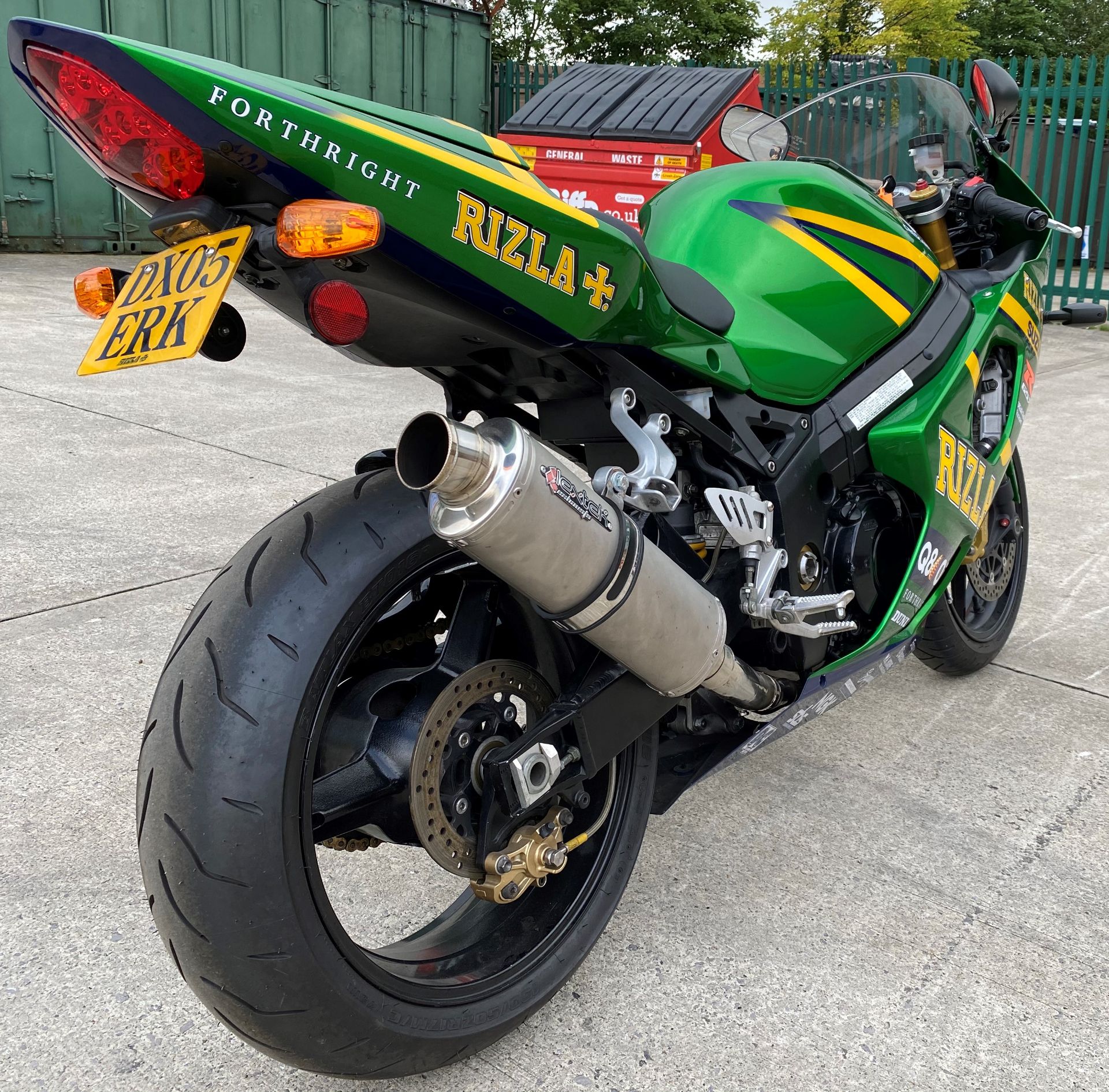 SUZUKI GSXR 1000 MOTORCYCLE - petrol - Rizla Green Reg No: DX05 ERK Rec. Mil: 25 miles 1st Reg: 01. - Image 10 of 18