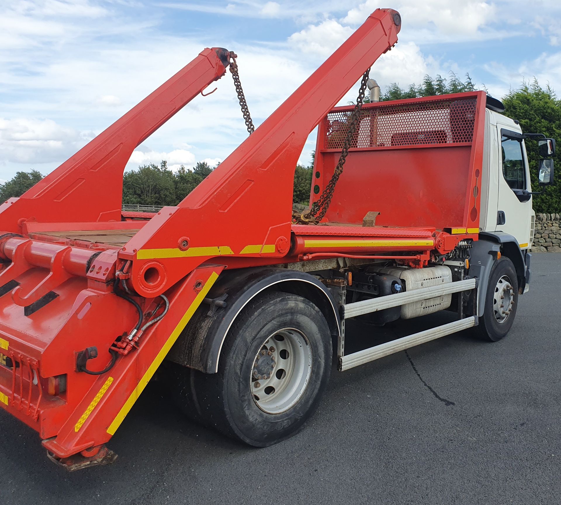 On instructions from a retained client DAF FA LF 220 SKIP LOADER (6700cc) - Diesel - - Image 12 of 20