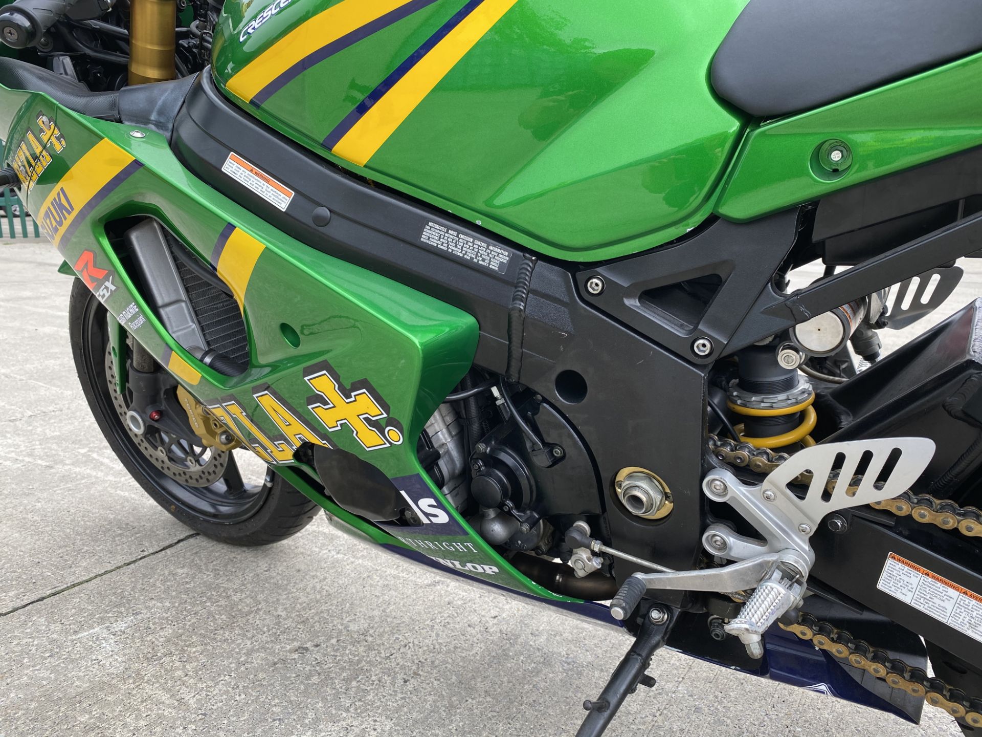 SUZUKI GSXR 1000 MOTORCYCLE - petrol - Rizla Green Reg No: DX05 ERK Rec. Mil: 25 miles 1st Reg: 01. - Image 15 of 18