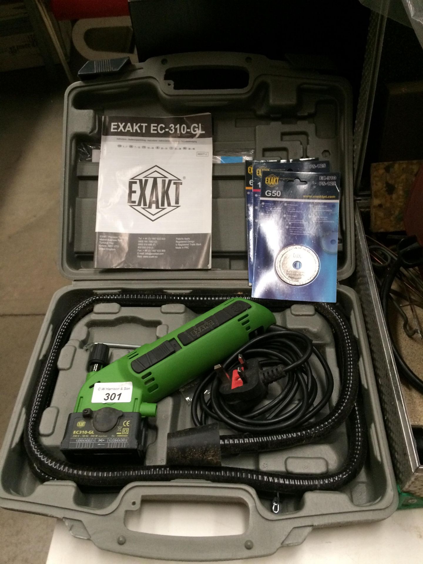 An Exakt EC310-GL precision saw - 240v in carry case