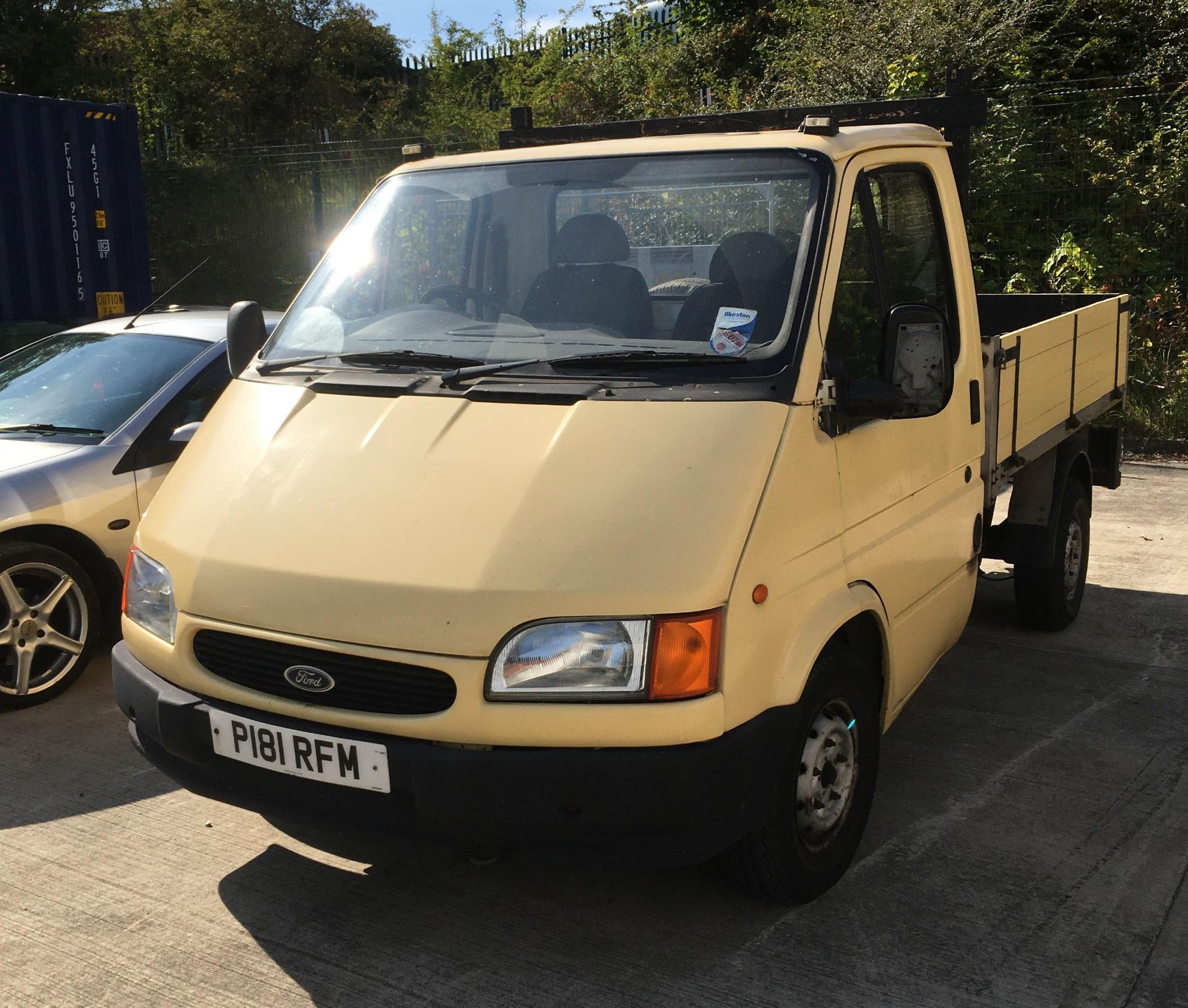 FORD TRANSIT 2.5 120 SWB PICKUP - diesel - cream Reg. No: P181 RFM Rec. Mil: 143,194+ 1st Reg: 27. - Image 2 of 8