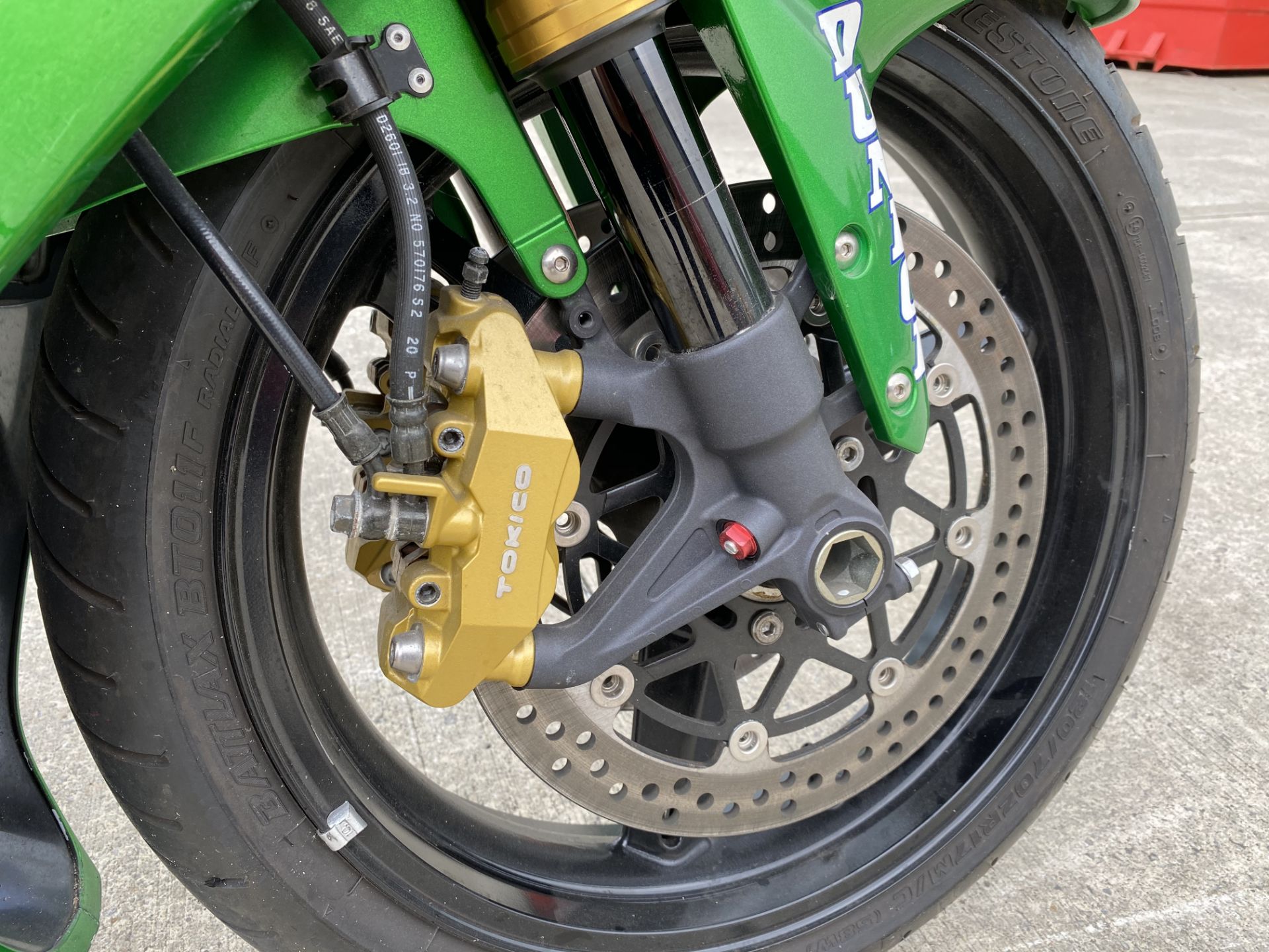 SUZUKI GSXR 1000 MOTORCYCLE - petrol - Rizla Green Reg No: DX05 ERK Rec. Mil: 25 miles 1st Reg: 01. - Image 17 of 18