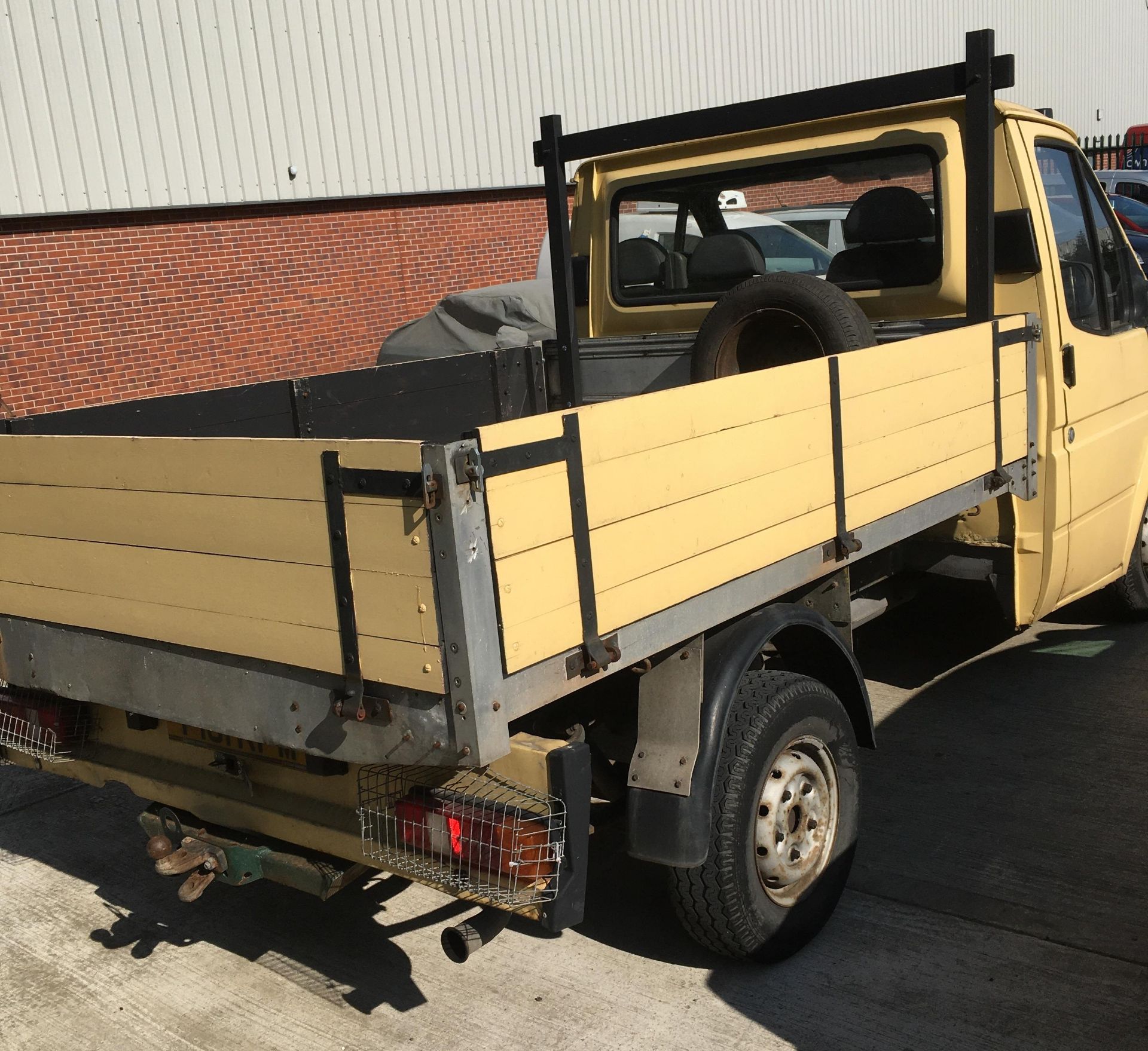 FORD TRANSIT 2.5 120 SWB PICKUP - diesel - cream Reg. No: P181 RFM Rec. Mil: 143,194+ 1st Reg: 27. - Image 5 of 8