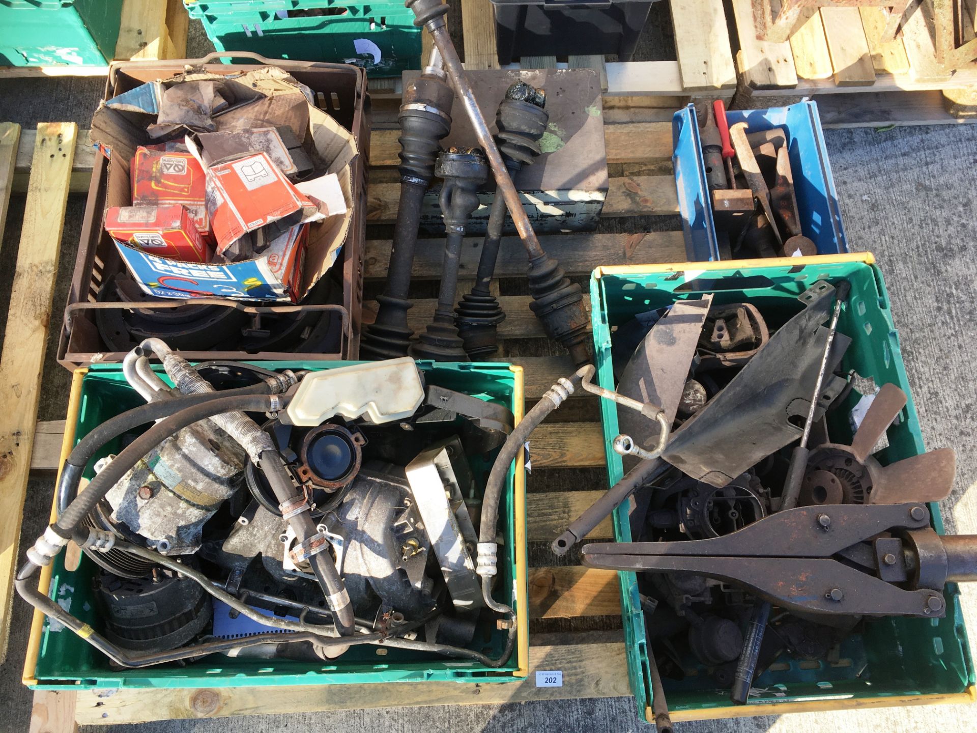 Contents to pallet - assorted car parts, tooling etc.