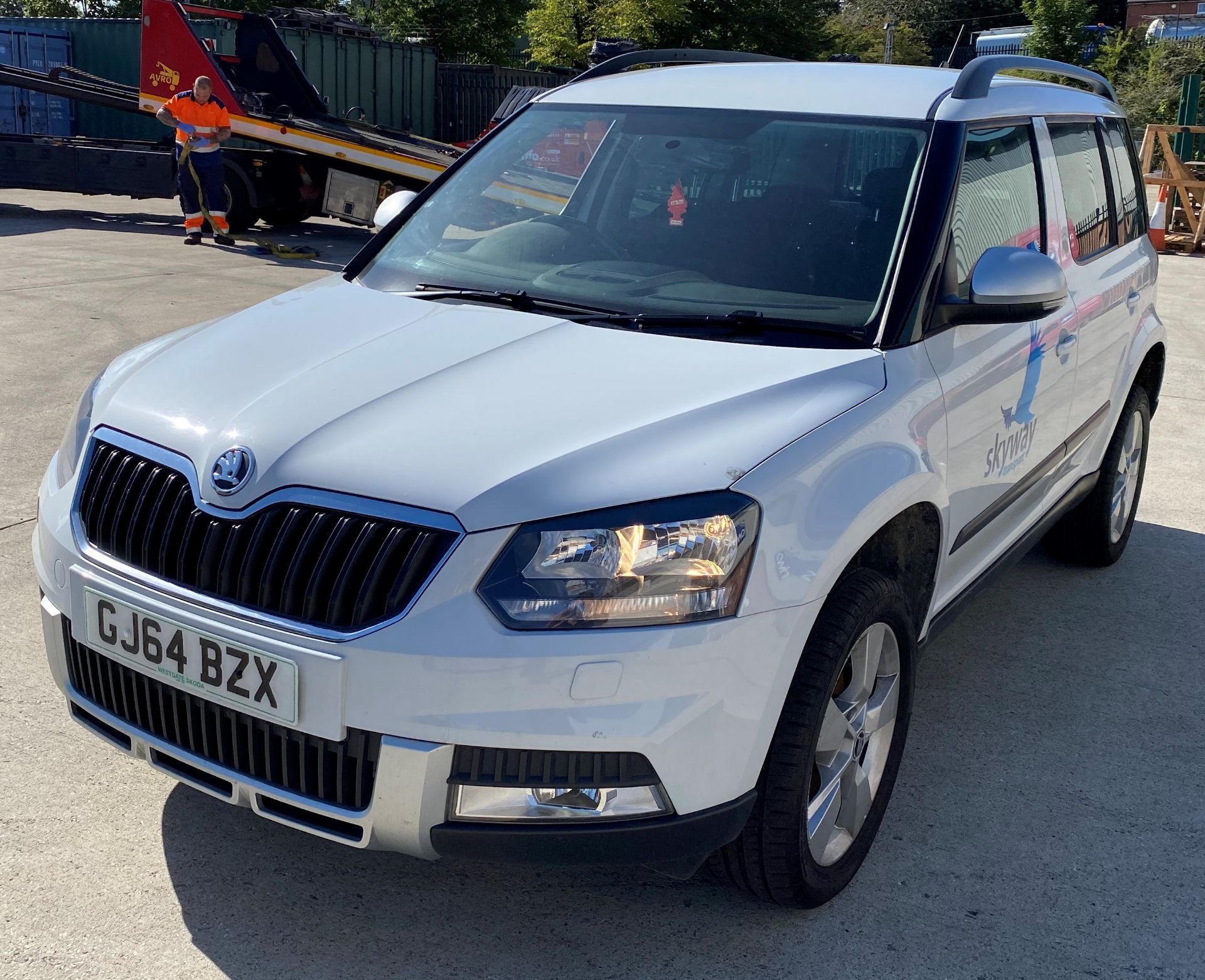 A SKODA YETI LE-T DE FRANCE TDI (1968cc) CR 4X4 5 DOOR HATCHBACK - diesel - white Reg No GJ64 - Image 3 of 14