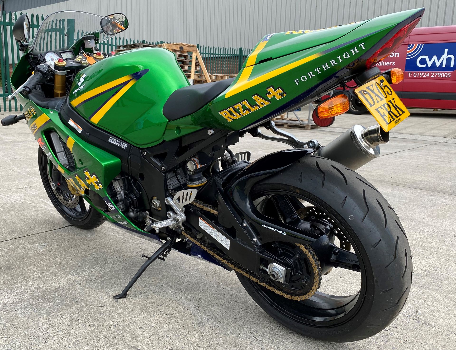 SUZUKI GSXR 1000 MOTORCYCLE - petrol - Rizla Green Reg No: DX05 ERK Rec. Mil: 25 miles 1st Reg: 01. - Image 13 of 18