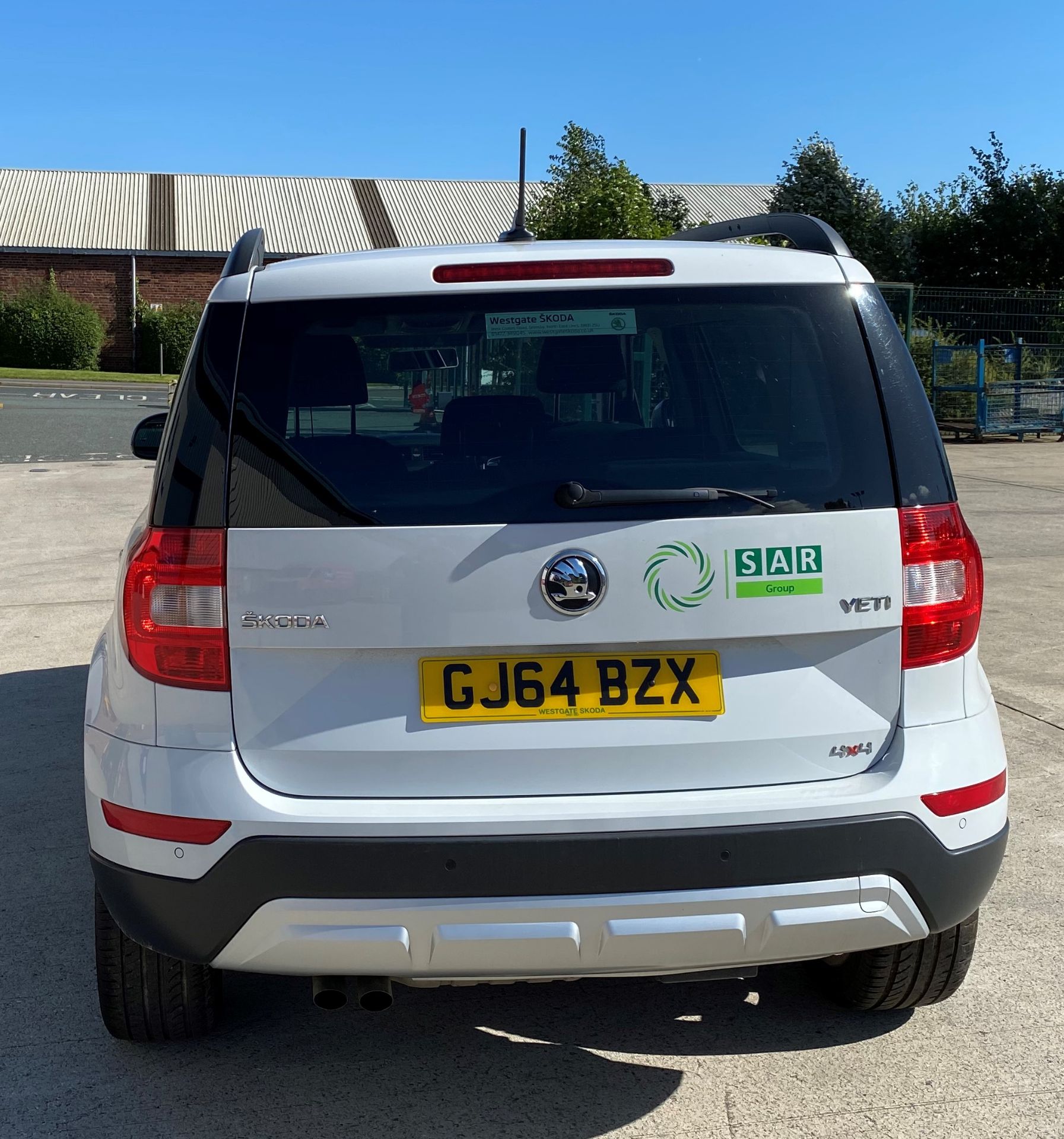 A SKODA YETI LE-T DE FRANCE TDI (1968cc) CR 4X4 5 DOOR HATCHBACK - diesel - white Reg No GJ64 - Image 6 of 14