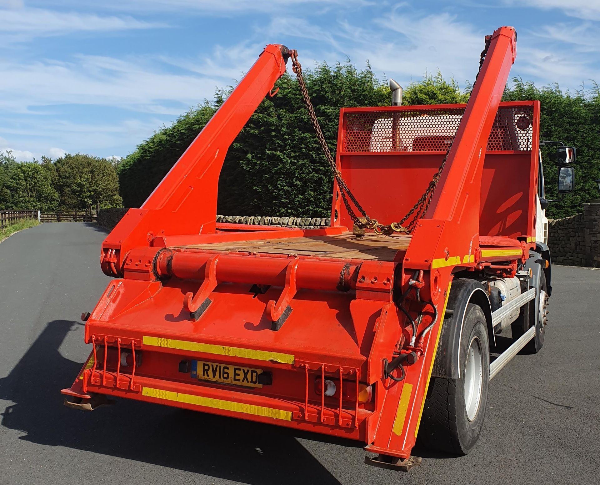 On instructions from a retained client DAF FA LF 220 SKIP LOADER (6700cc) - Diesel - - Image 17 of 20