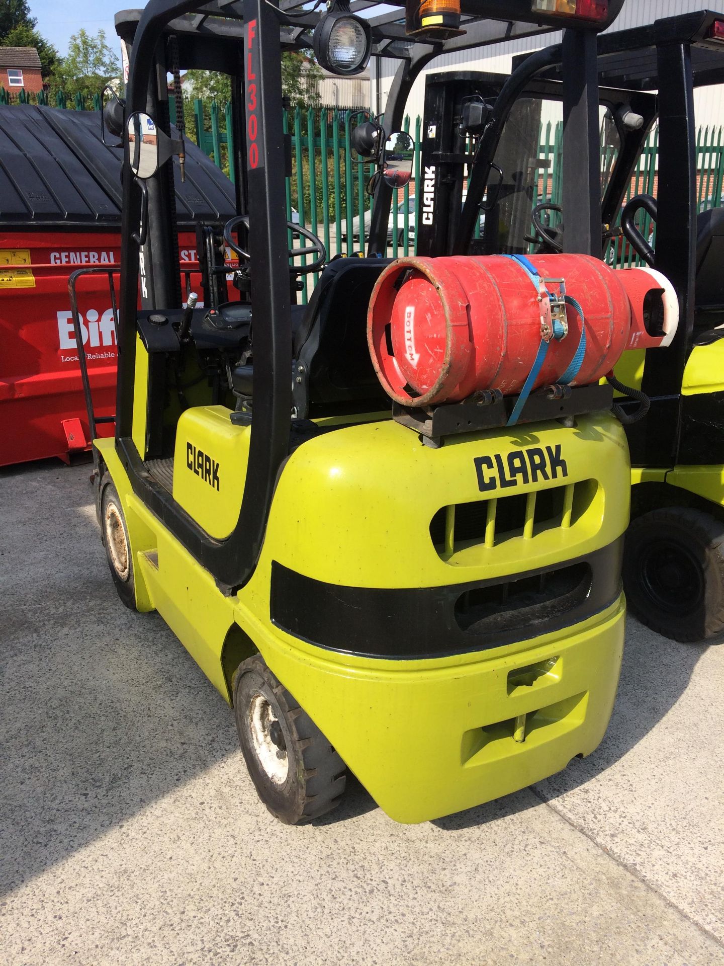 CLARK CMP-15L gas forklift truck with sideshift Serial No: CMPL-0514-9596KF Cap: 1500kg Hours: - Image 7 of 7