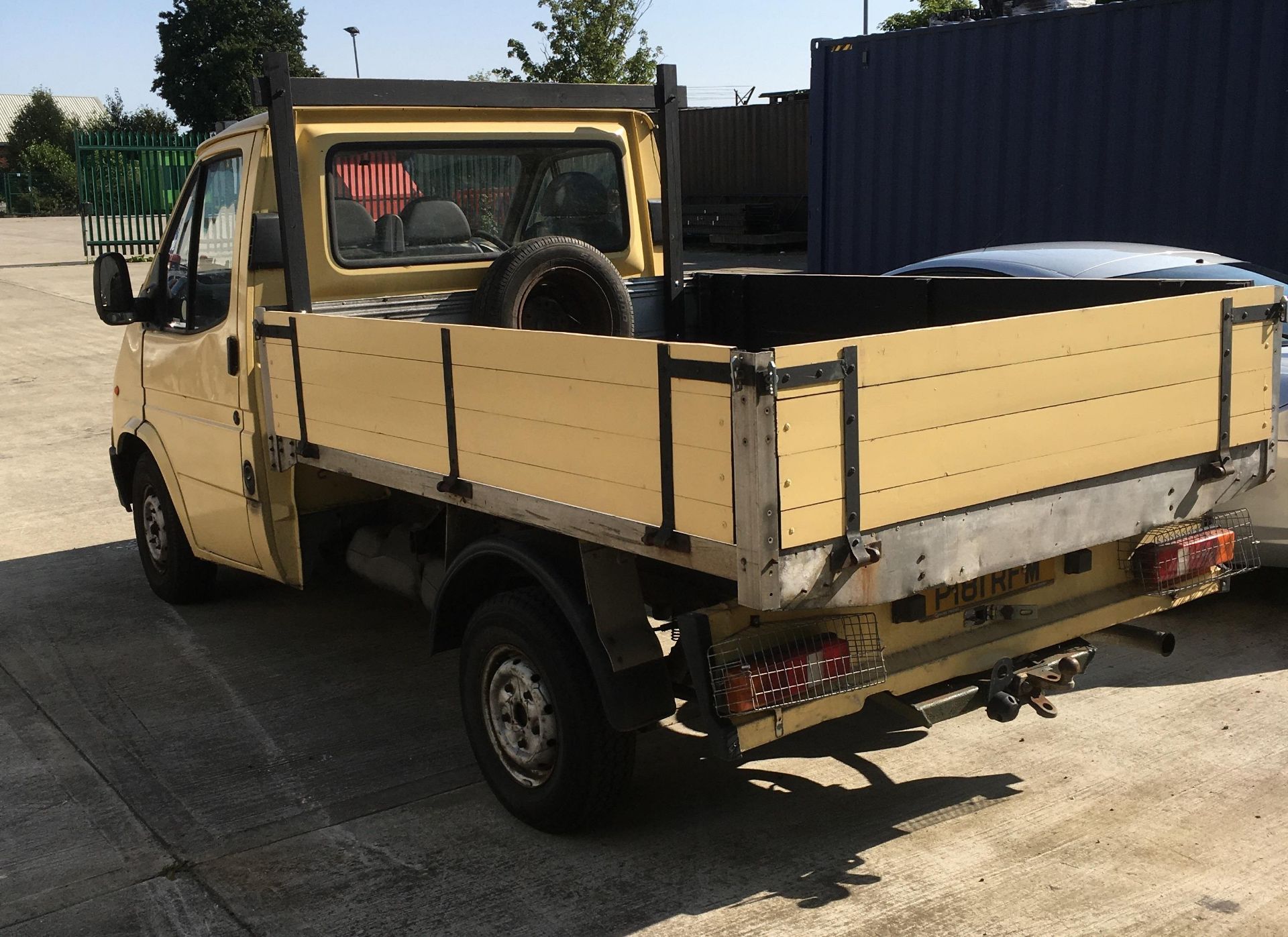 FORD TRANSIT 2.5 120 SWB PICKUP - diesel - cream Reg. No: P181 RFM Rec. Mil: 143,194+ 1st Reg: 27. - Image 4 of 8