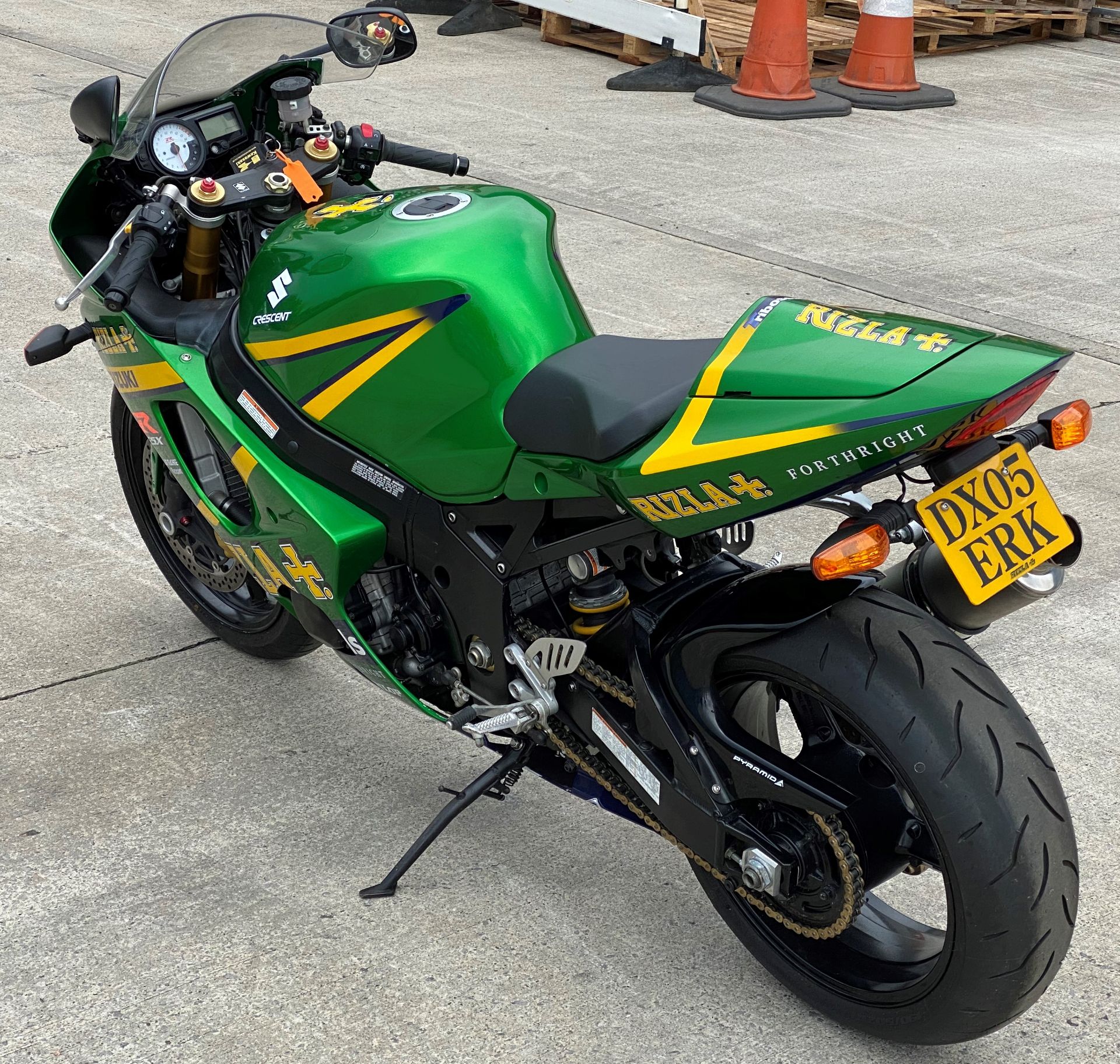 SUZUKI GSXR 1000 MOTORCYCLE - petrol - Rizla Green Reg No: DX05 ERK Rec. Mil: 25 miles 1st Reg: 01. - Image 7 of 18