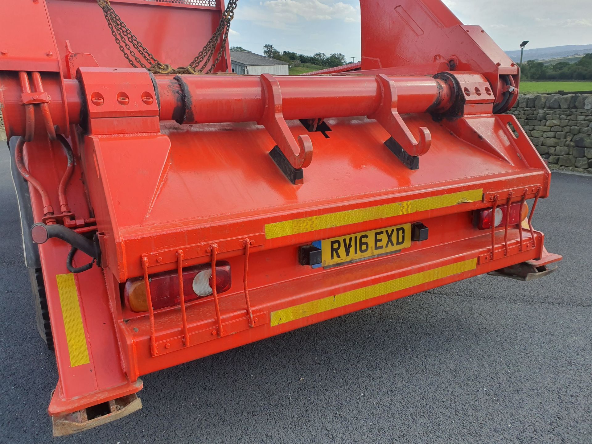 On instructions from a retained client DAF FA LF 220 SKIP LOADER (6700cc) - Diesel - - Image 2 of 20