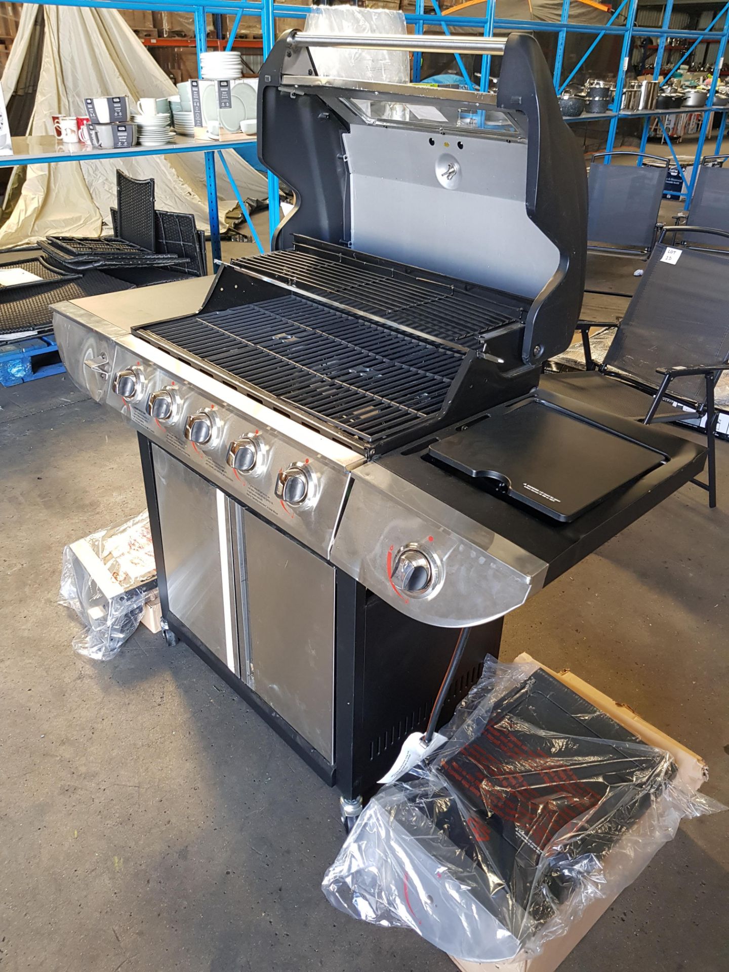 UNIFLAME CLASSIC 5 BURNER, GLASS WINDOW BBQ GRILL WITH SIDE BURNER. - Image 2 of 2