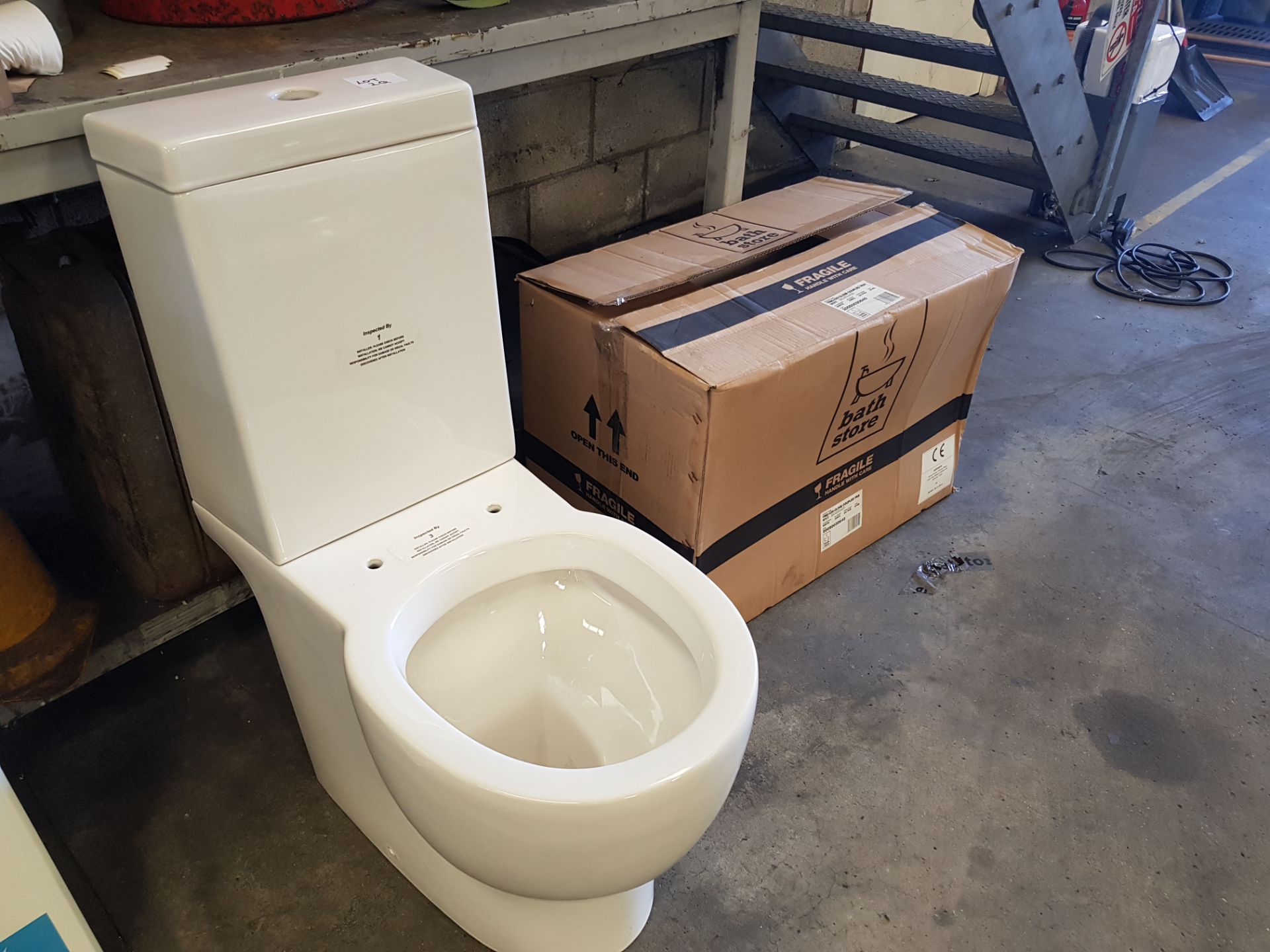 'TRIO’ MODERN CLOSE COUPLED TOILET & CISTERN WITH SCREW PACK AND ORIGINAL BOXES