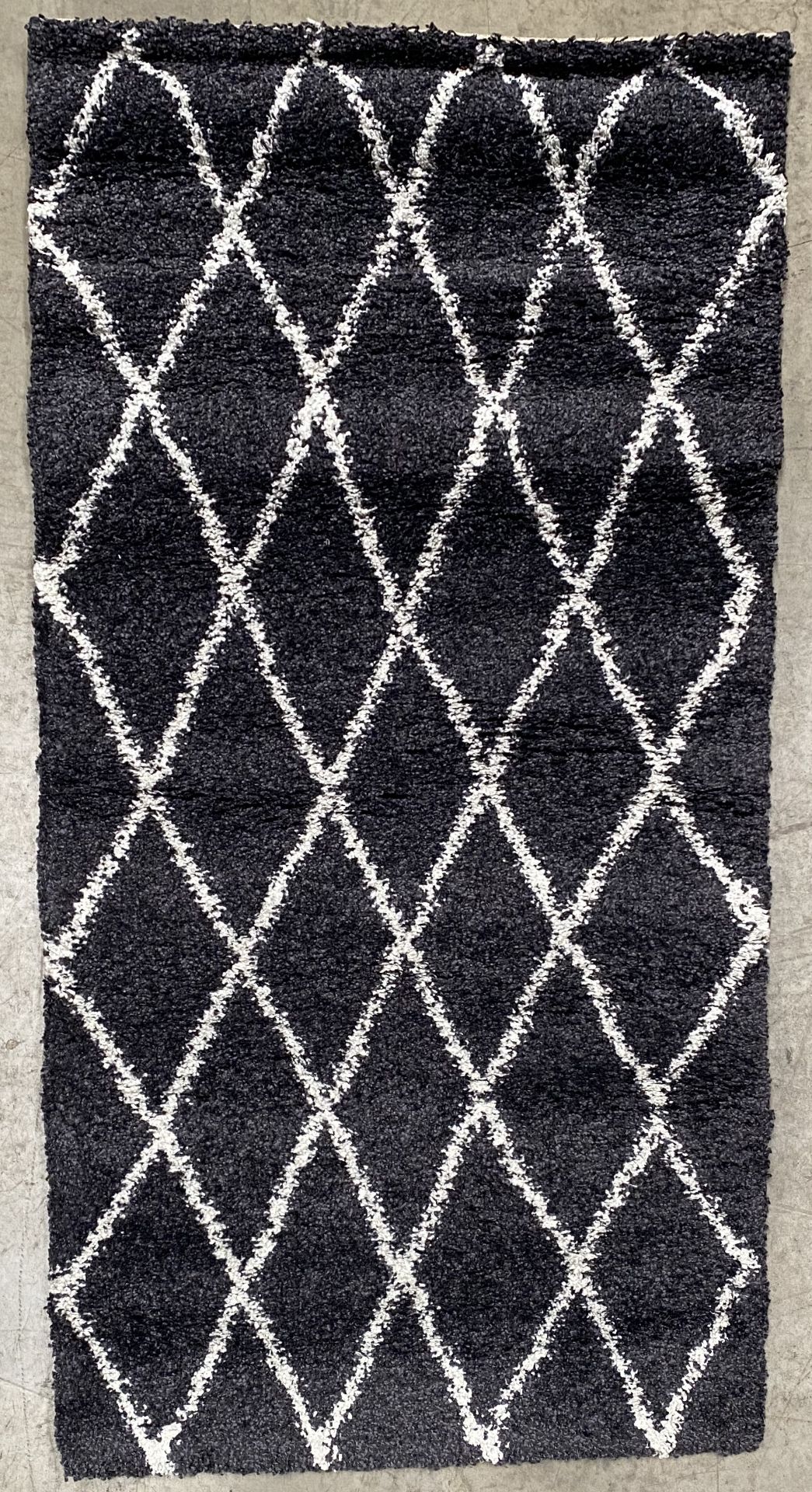 A Elle Décor P528 dark grey and white diamond patterned rug - 80cm x 150cm