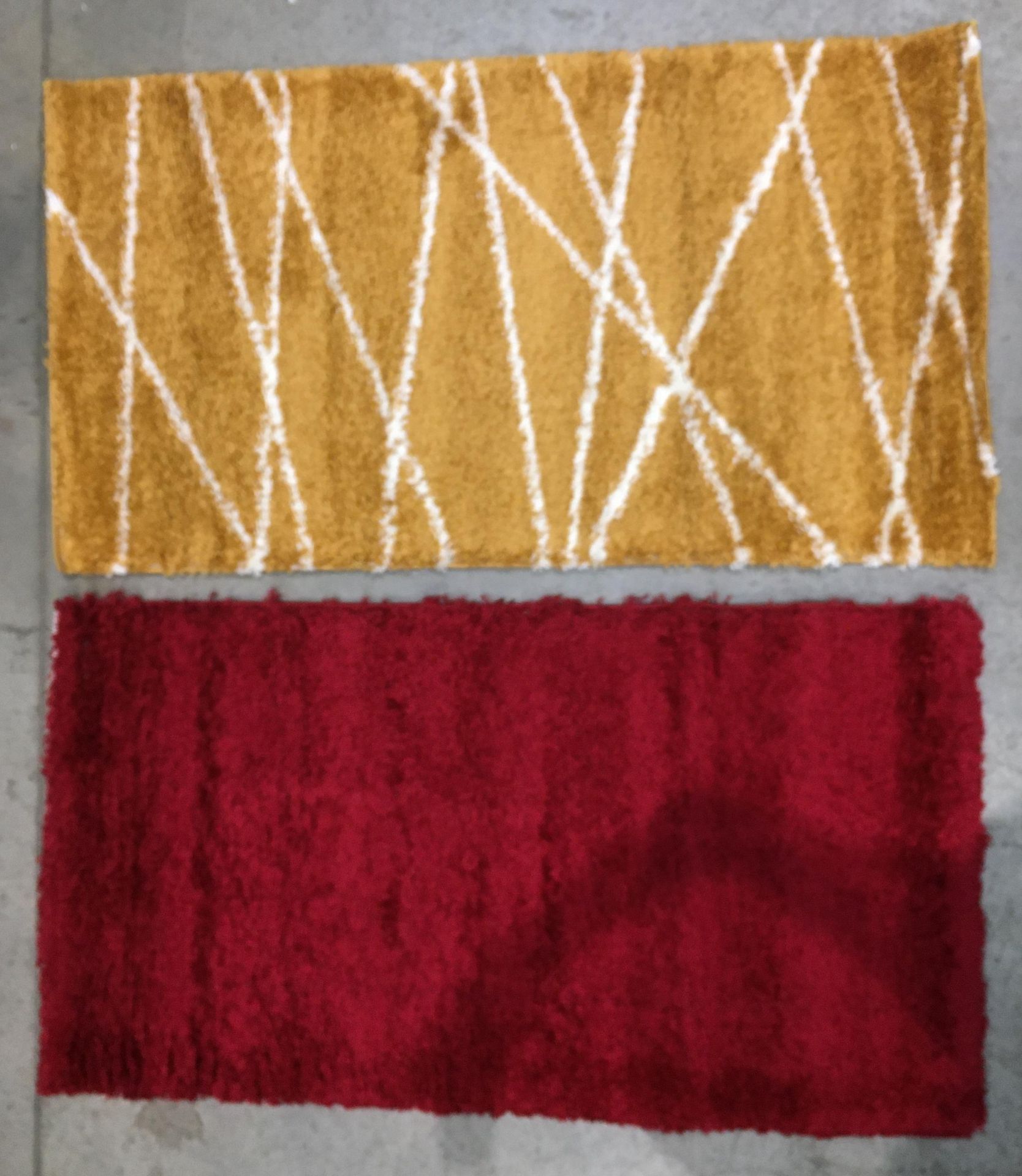 A Oxford shaggy red rug - 80cm x 150cm and a Kukoon.