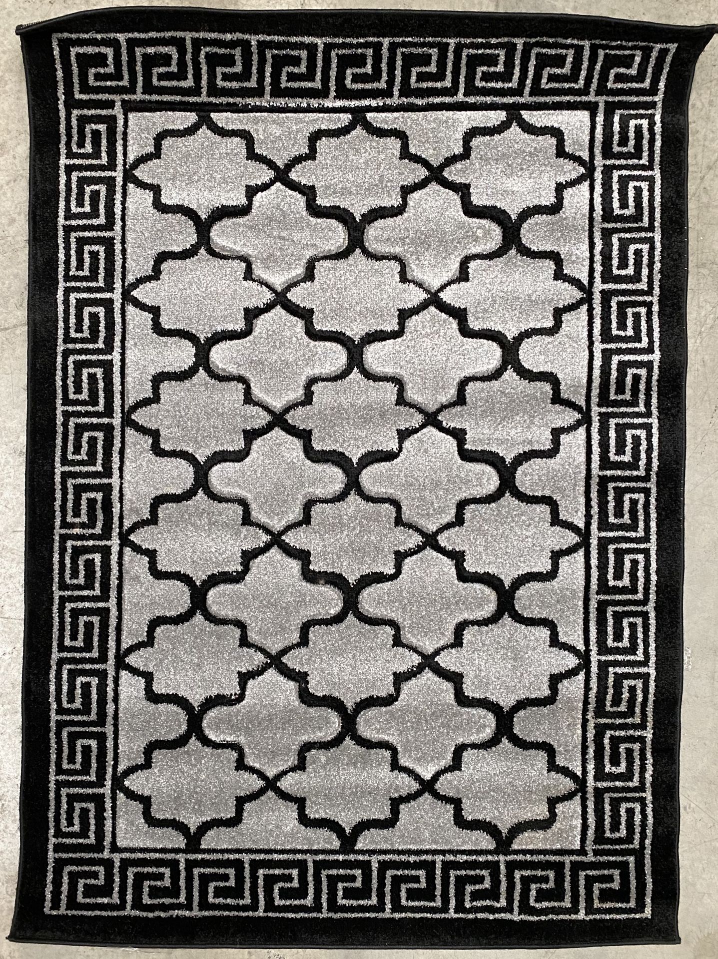 A Finbury Collection 745 grey/black rug - 120cm x 170cm