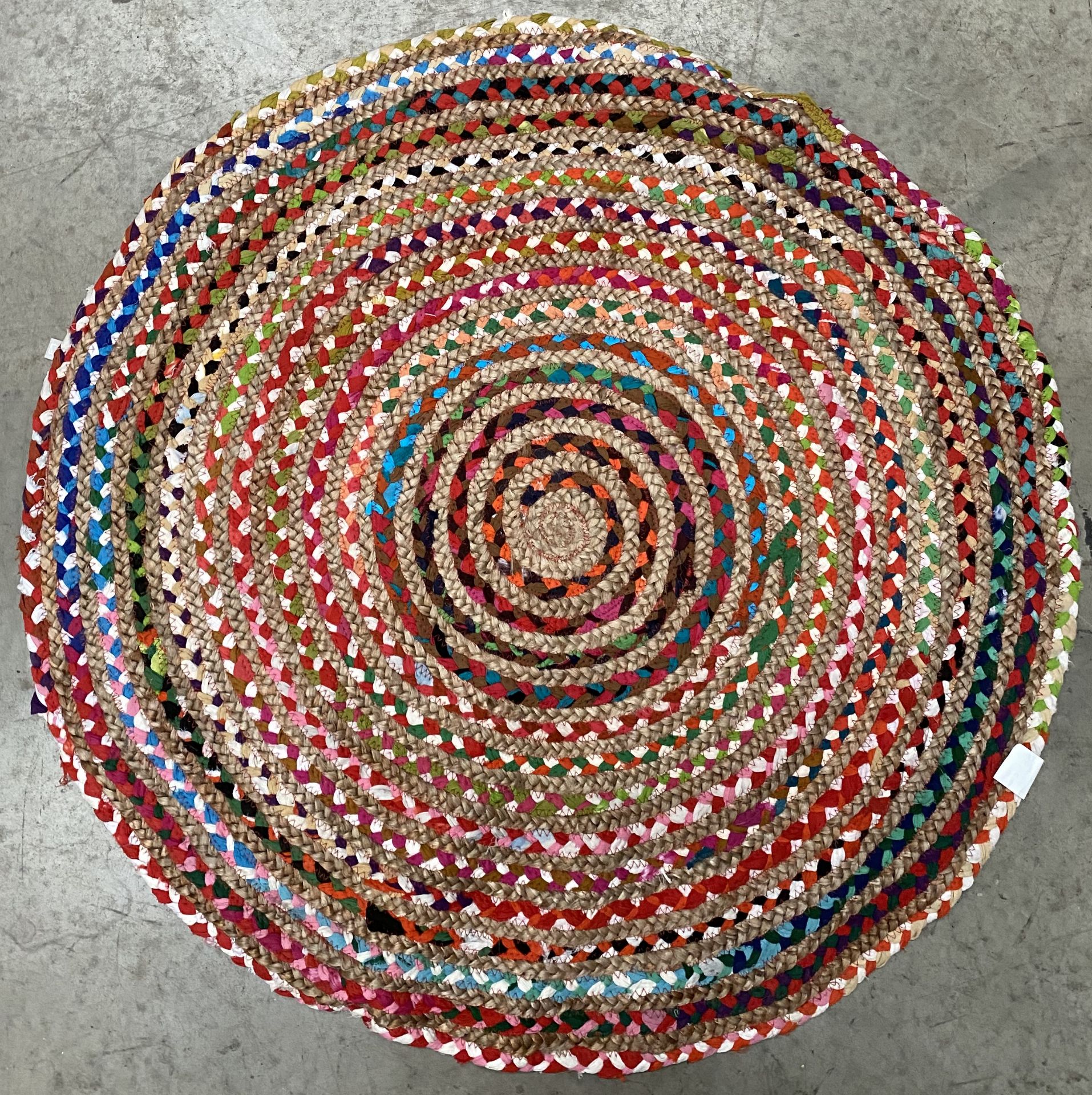 A Saht jute round 100 multicoloured rug