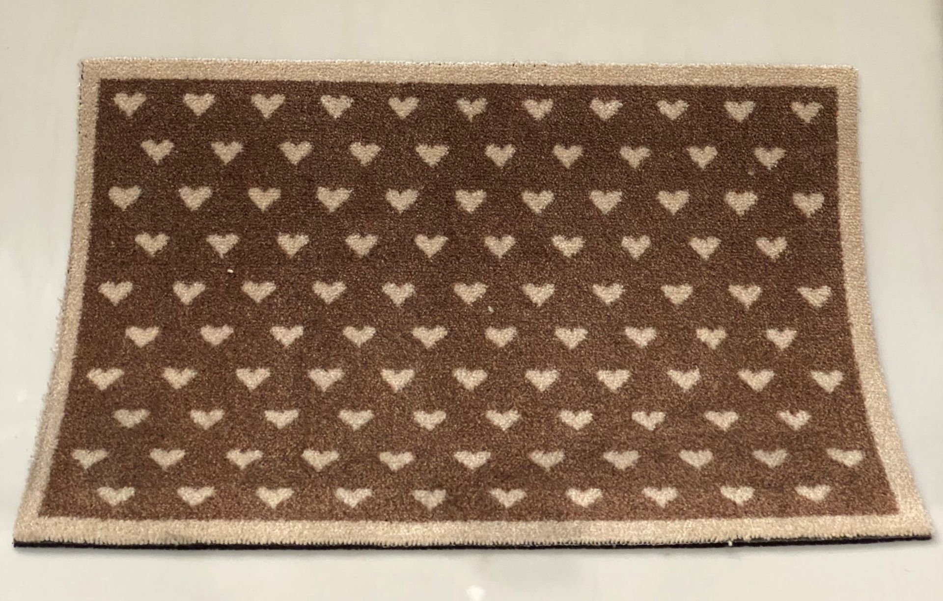 5 x Brown/beige rubber backed heart design doormats - 75cm x 50cm