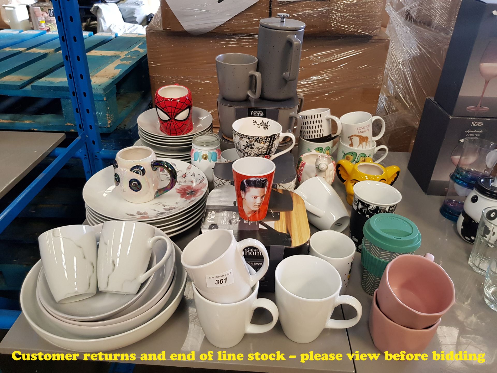LARGE MIXED SELECTION OF CUPS & SAUCERS TO INCLUDE A STONEWARE CAFETIER WITH MATCHING MUGS,