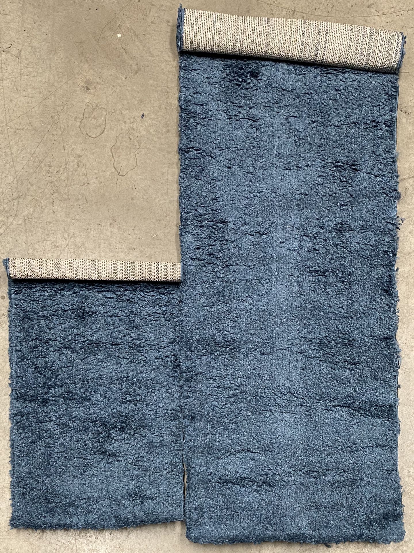 A Rug Moda Harrogate Collection blue rug