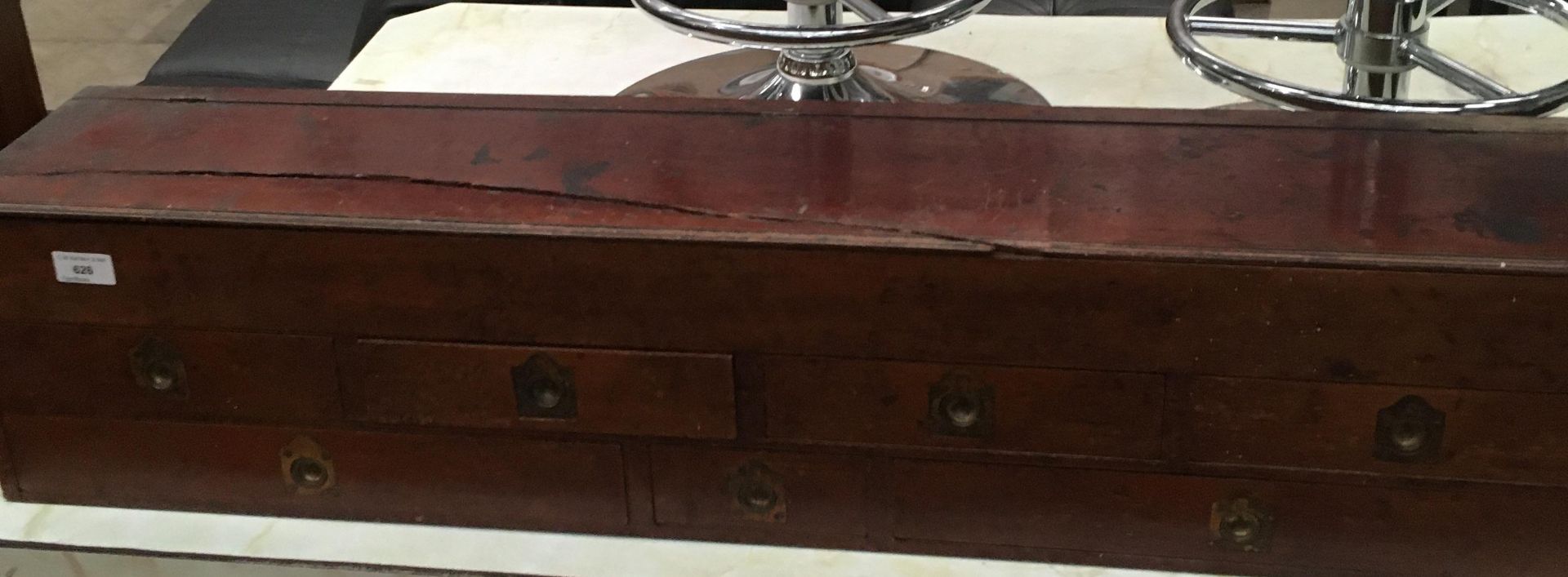 A long mahogany six drawer storage cabinet with lift top (please note top broken) 102 x 20 x 22cm - Image 4 of 7