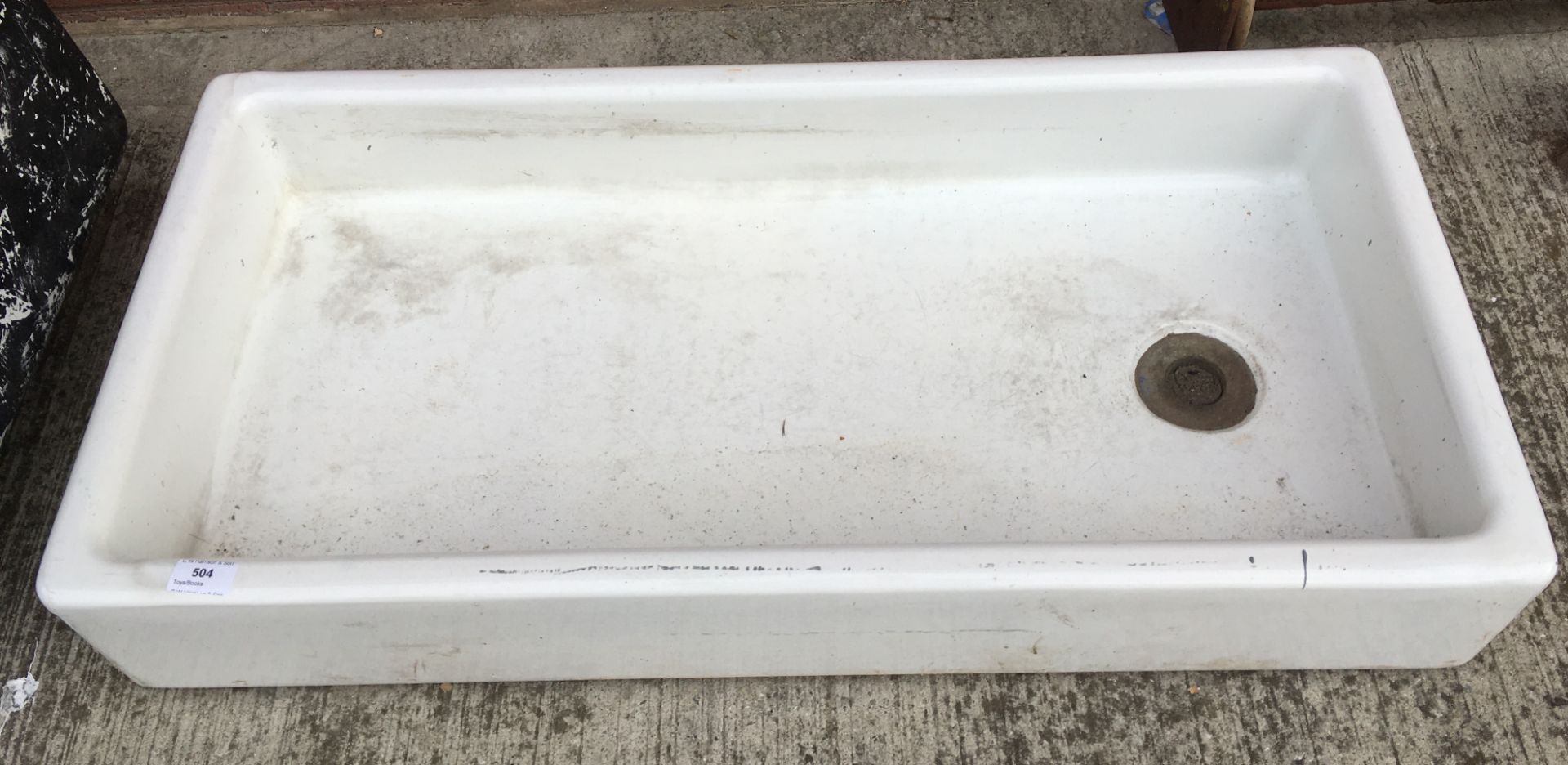 A white glazed sink/planter 90 x 45 x 12cm deep