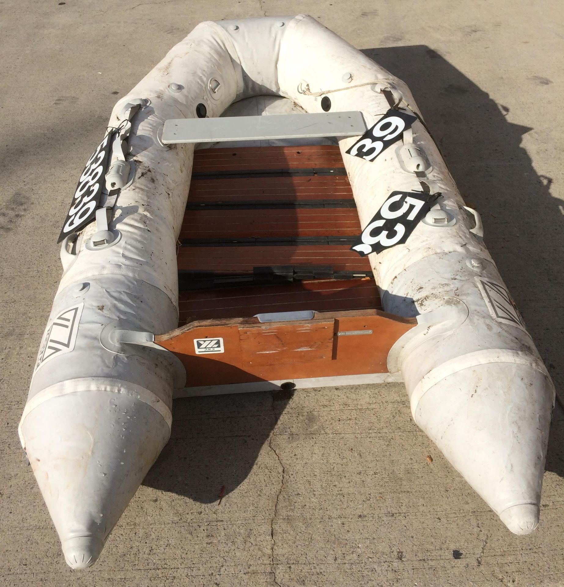 A ZODIAC INTERNATIONAL C-YL285 inflatable boat - length 9. - Image 7 of 11