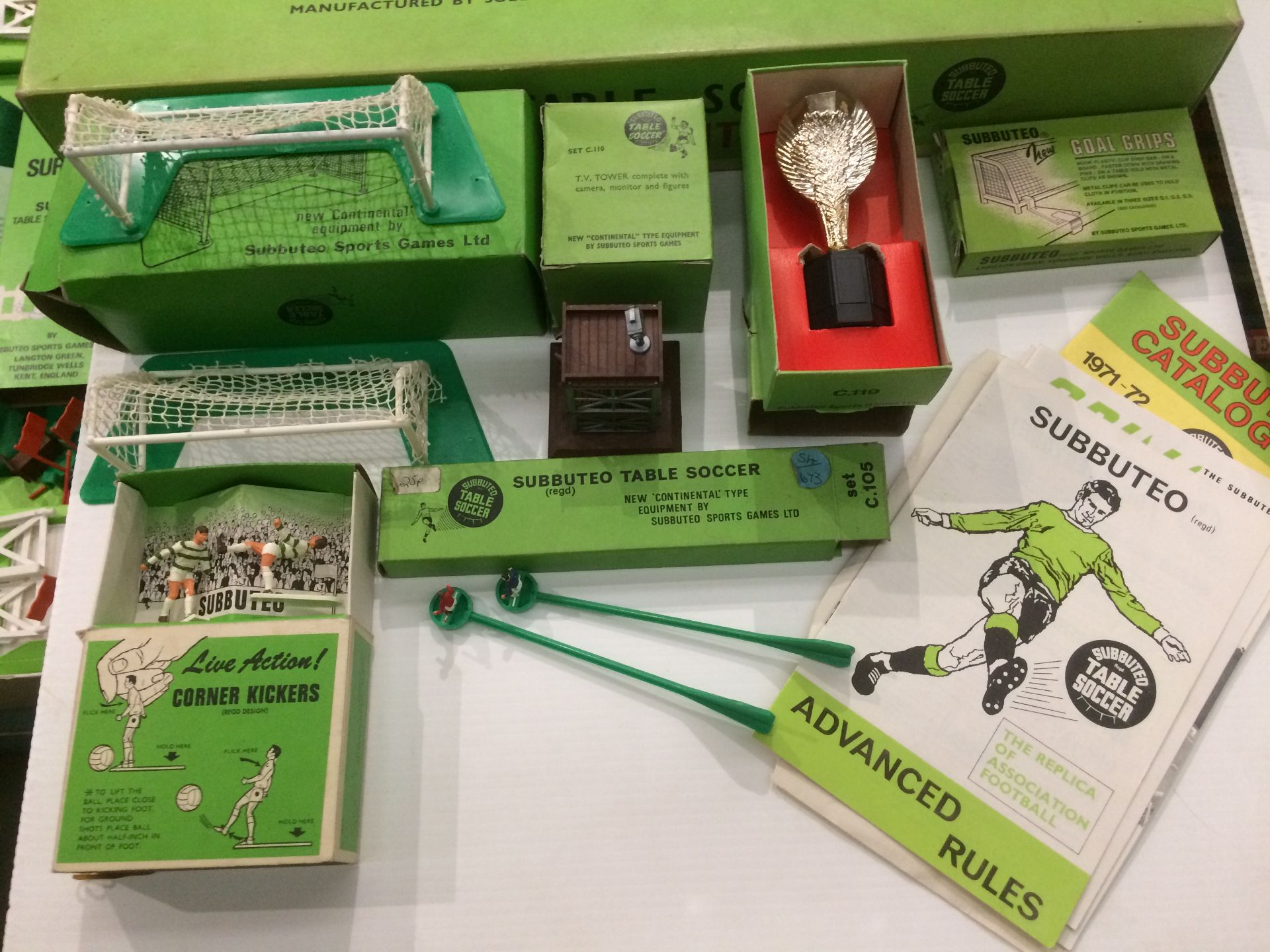 The New Subbuteo table soccer Continental 'Floodlighting' Edition boxed it includes a full set of - Image 3 of 6
