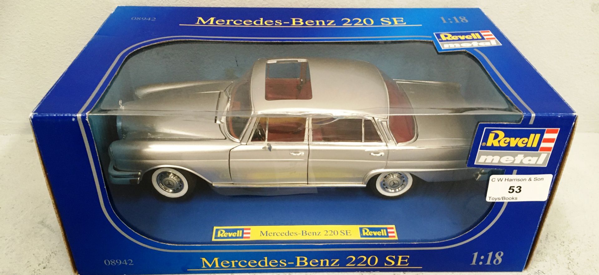 Revell metal 1/18 scale die cast metal model of Mercedes Benz 220 SE (boxed) Further