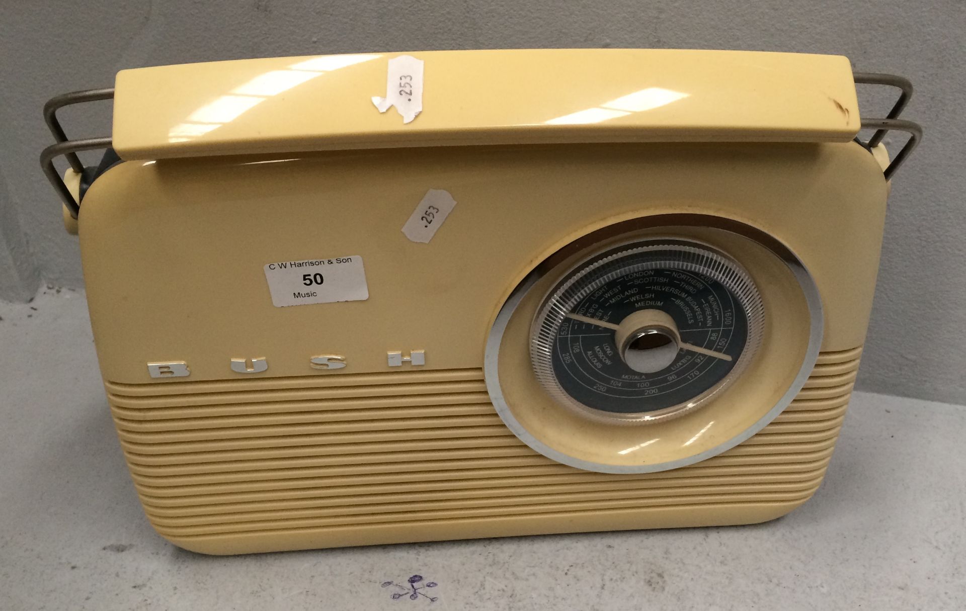 Bush TR82/B FM portable radio Further Information This item appears to be in good