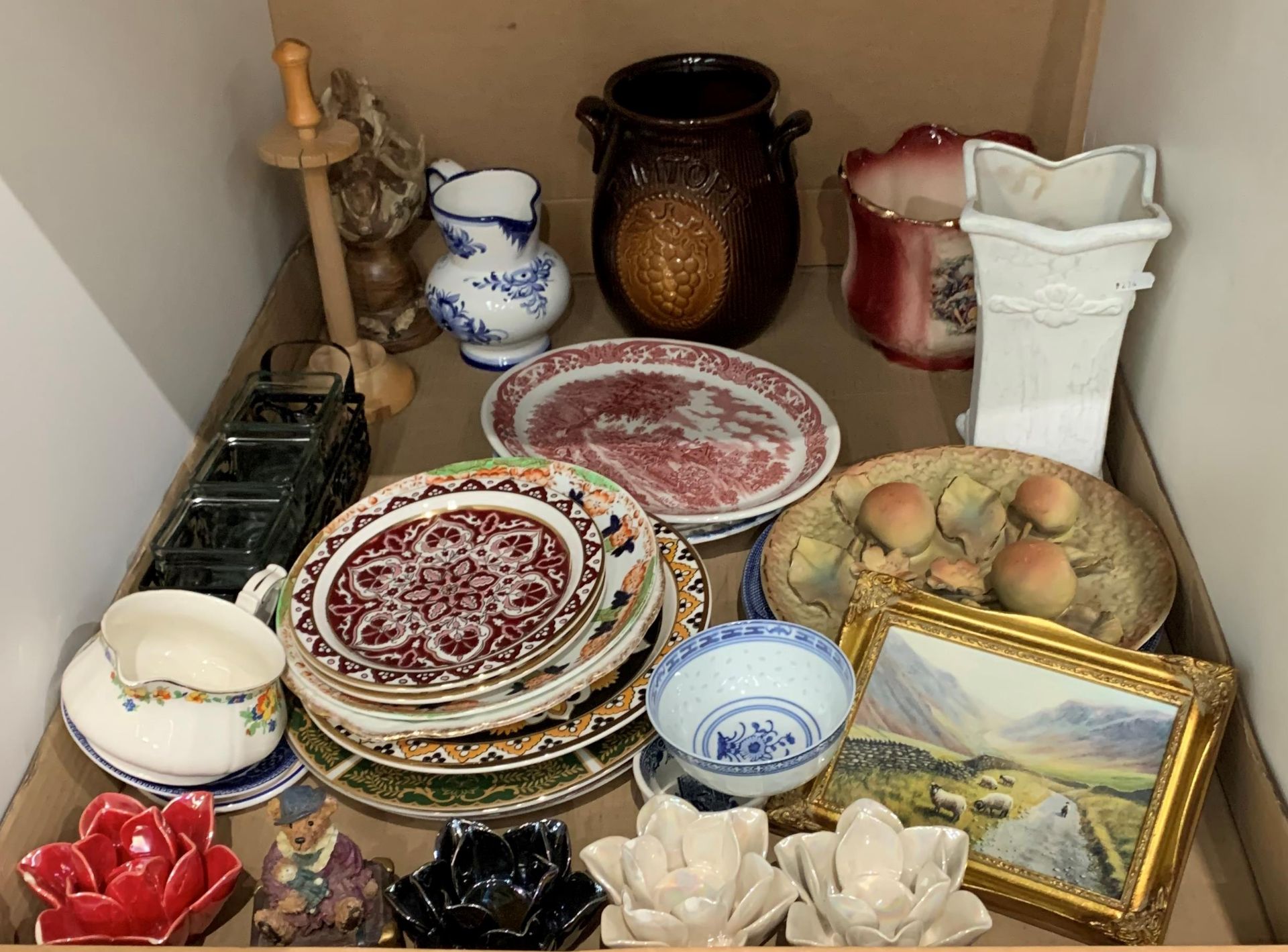 Contents to tray - assorted porcelain/pottery plates, lotus dishes, jugs,