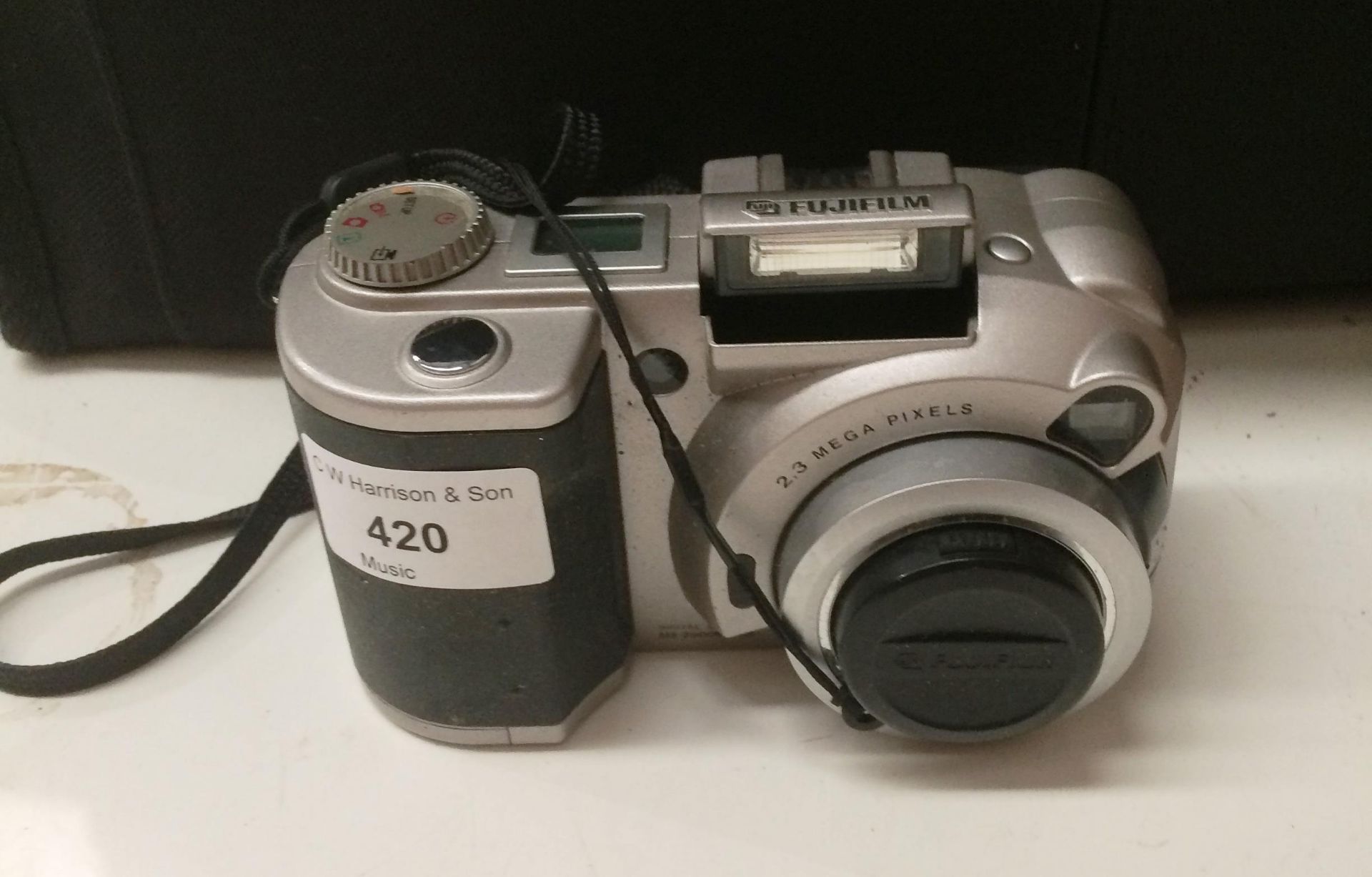 A FujiFilm MX-2900 zoom digital camera