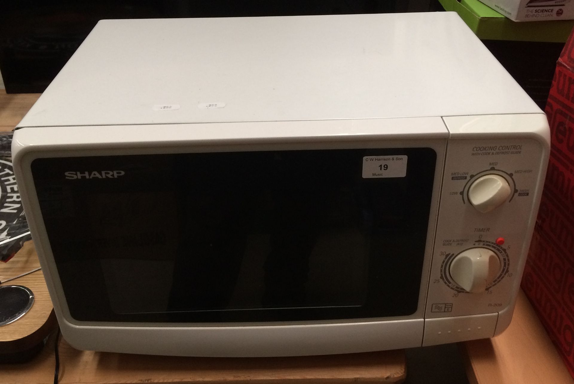 Sharp R-209 microwave oven