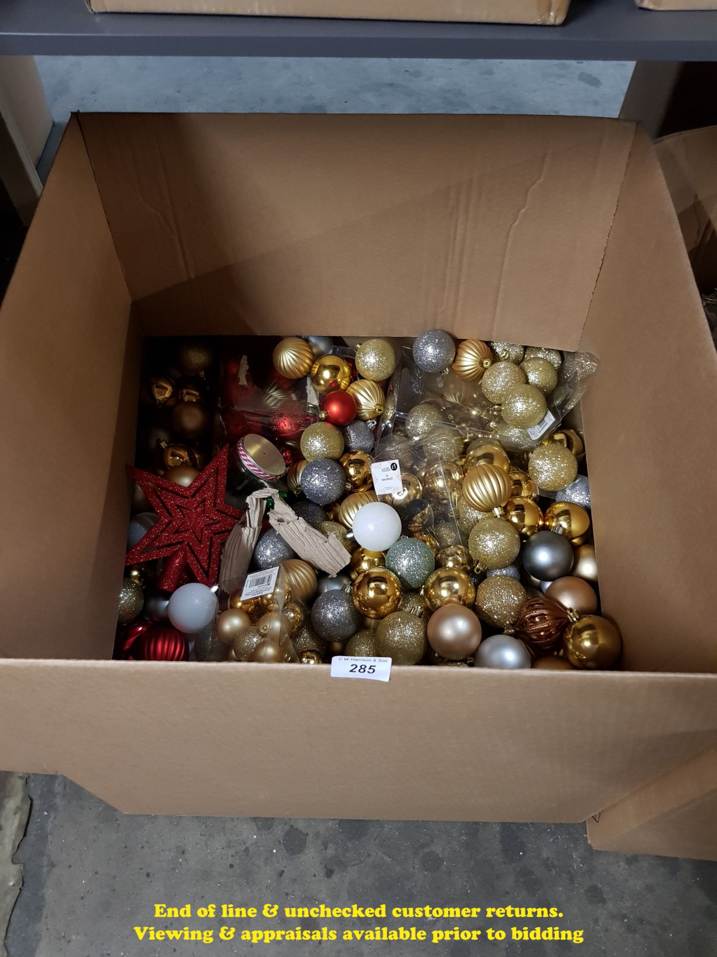 VERY LARGE QTY OF MIXED BAUBLES