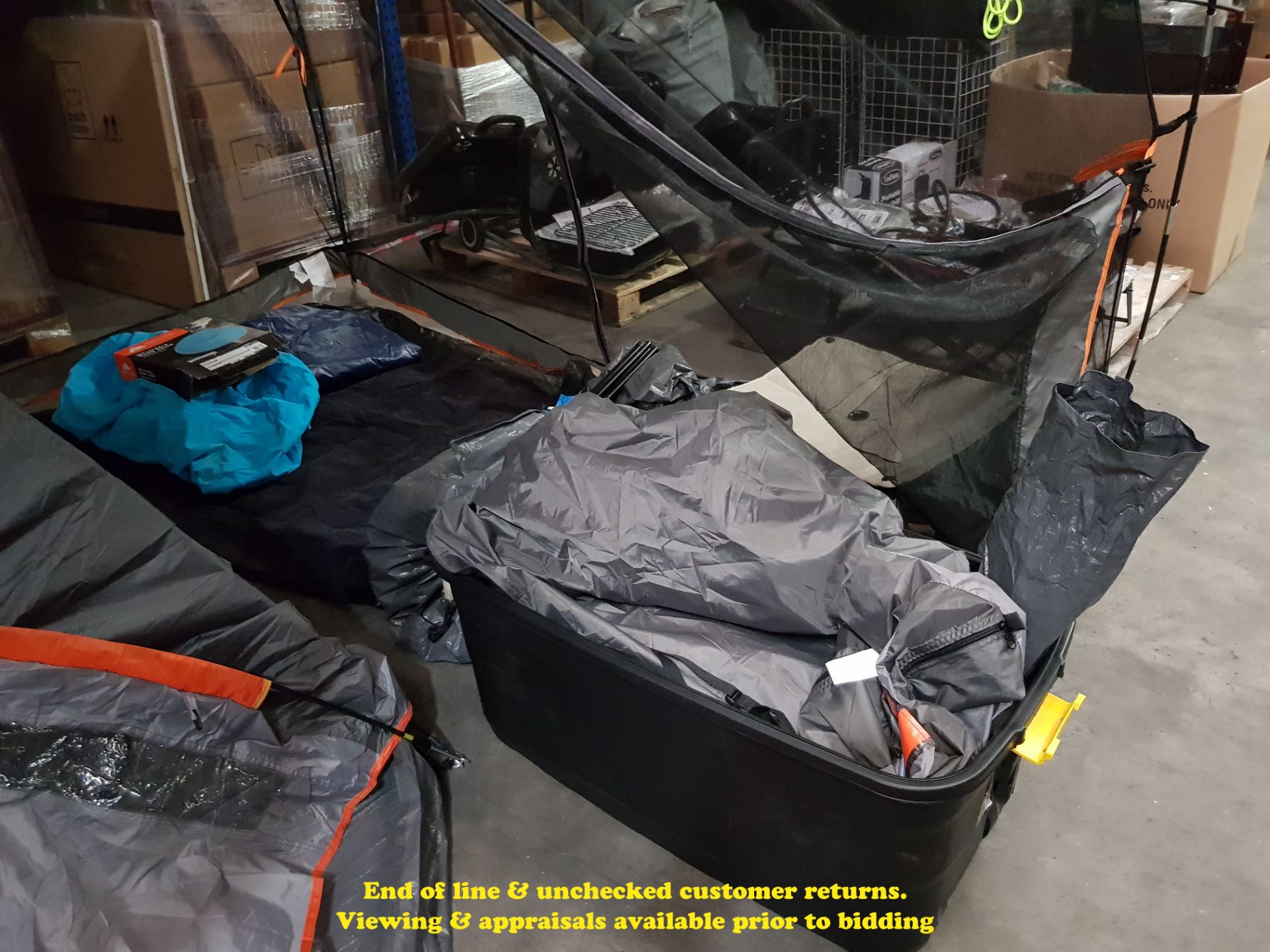 LARGE QUANTITY OF CAMPING EQUIPMENT TO I - Image 4 of 4