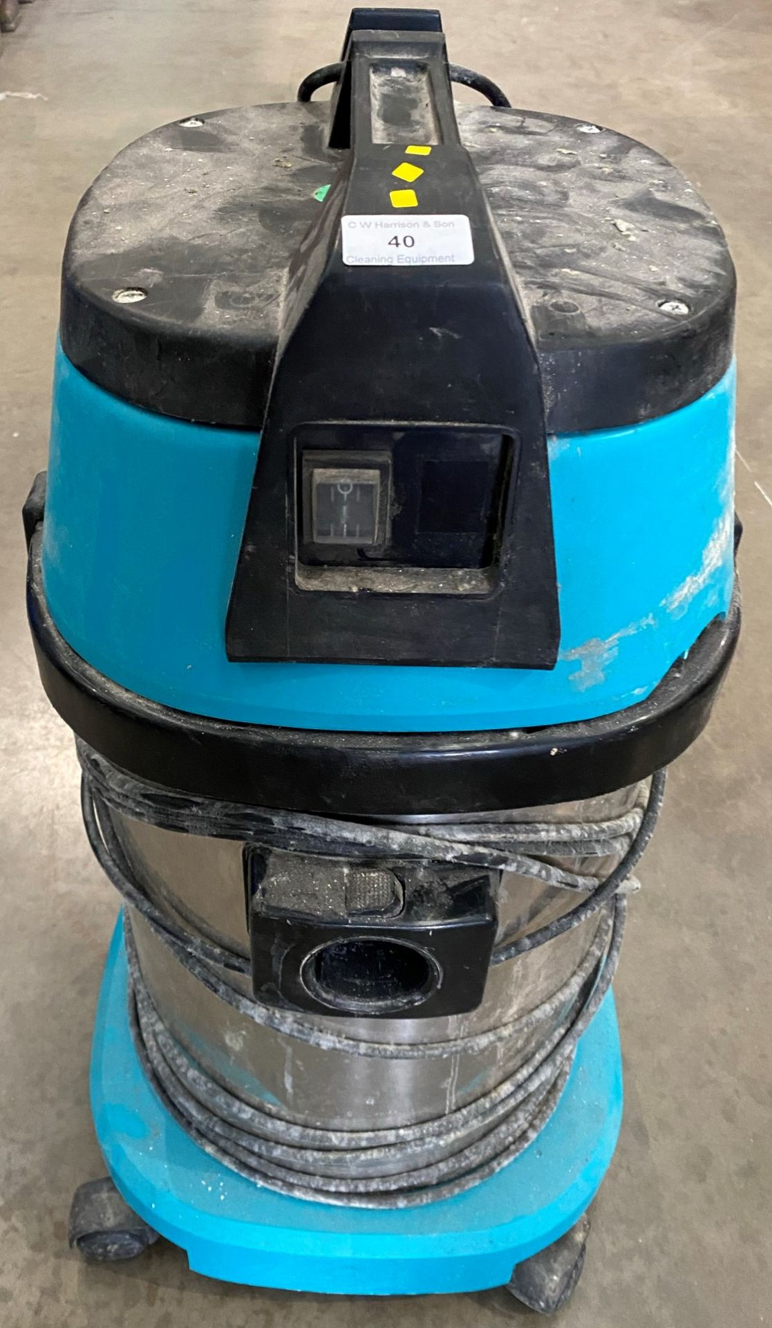An Intrinsic AS30 30L 240v waterproof vacuum (no PAT test,