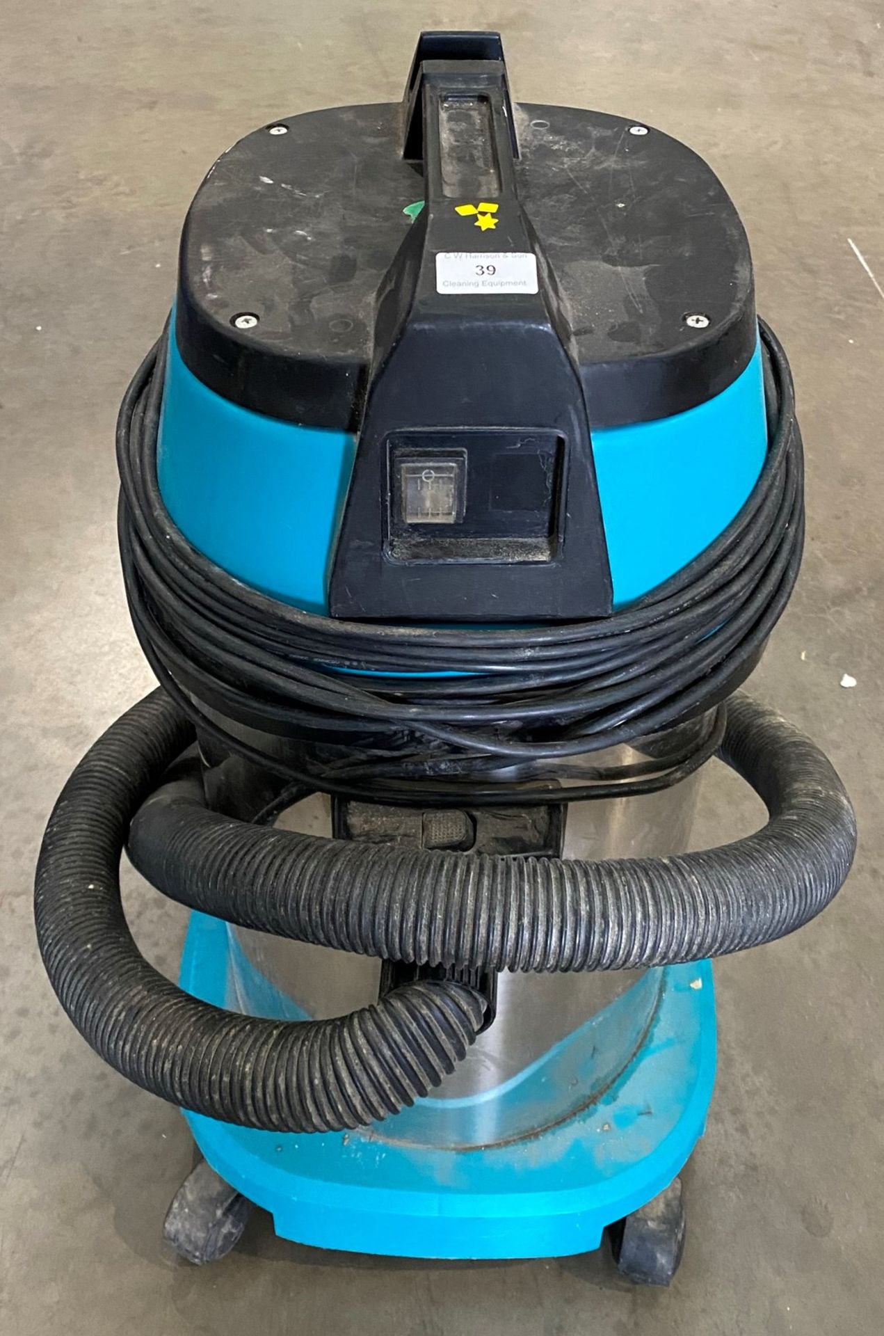 An Intrinsic AS30 30L 240v waterproof vacuum