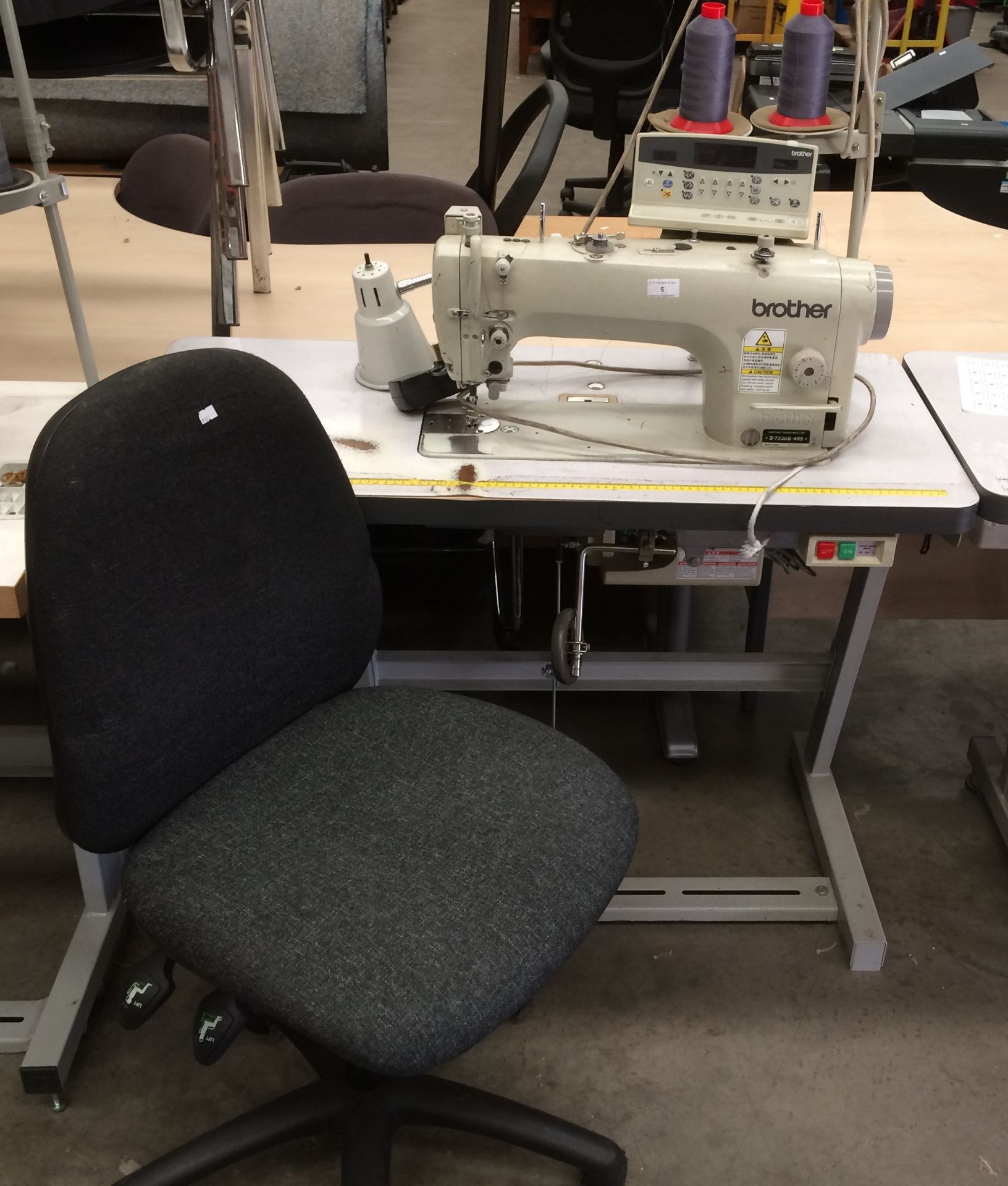 Brother S-7220B-405 ComputeriseD foot operated sewing machine,