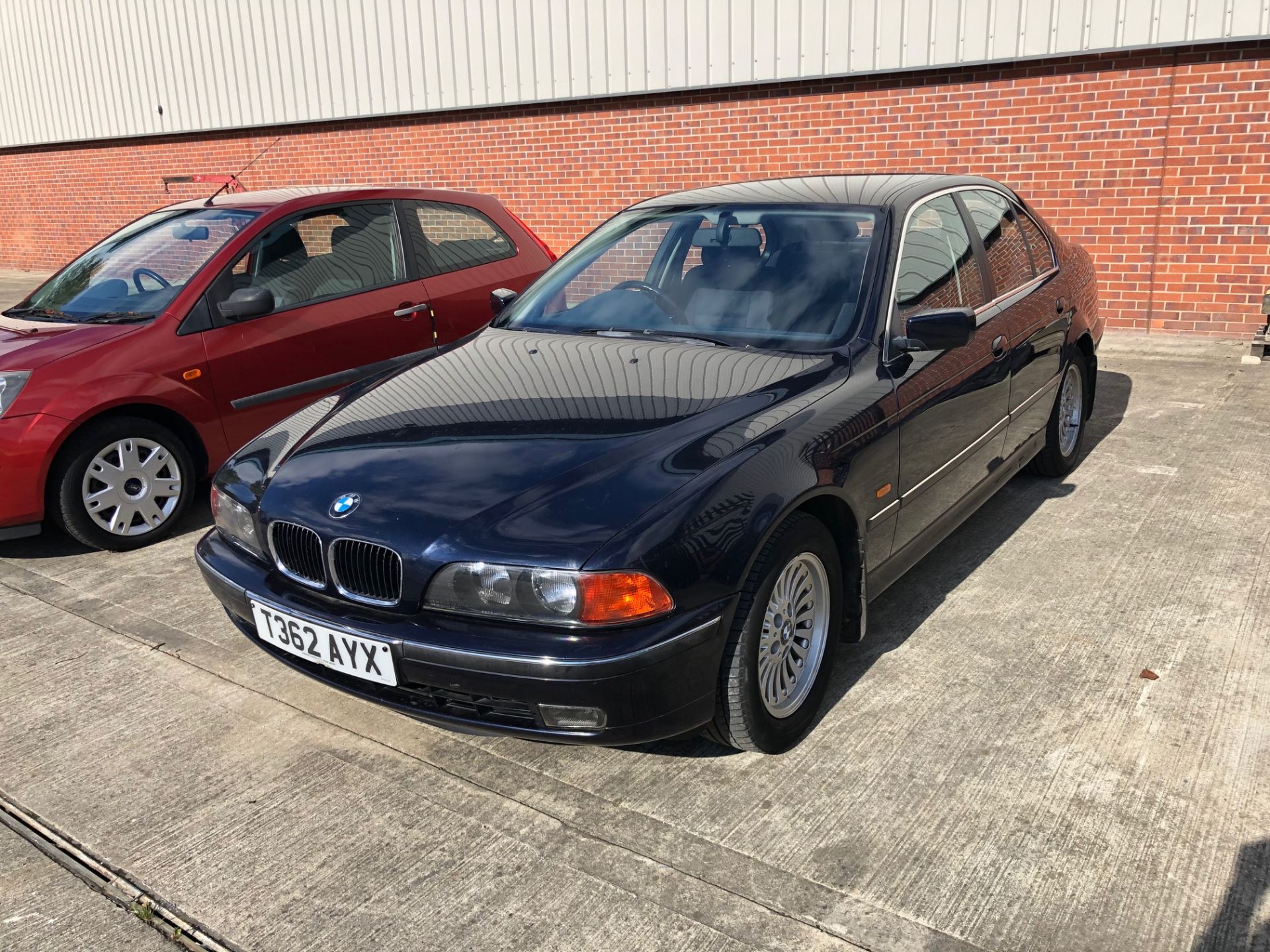 SOLD ON BEHALF OF A PRIVATE CLIENT WHO HAS BEEN ADVISED BY HIS DOCTOR TO STOP DRIVING BMW 520i SE - Image 4 of 14