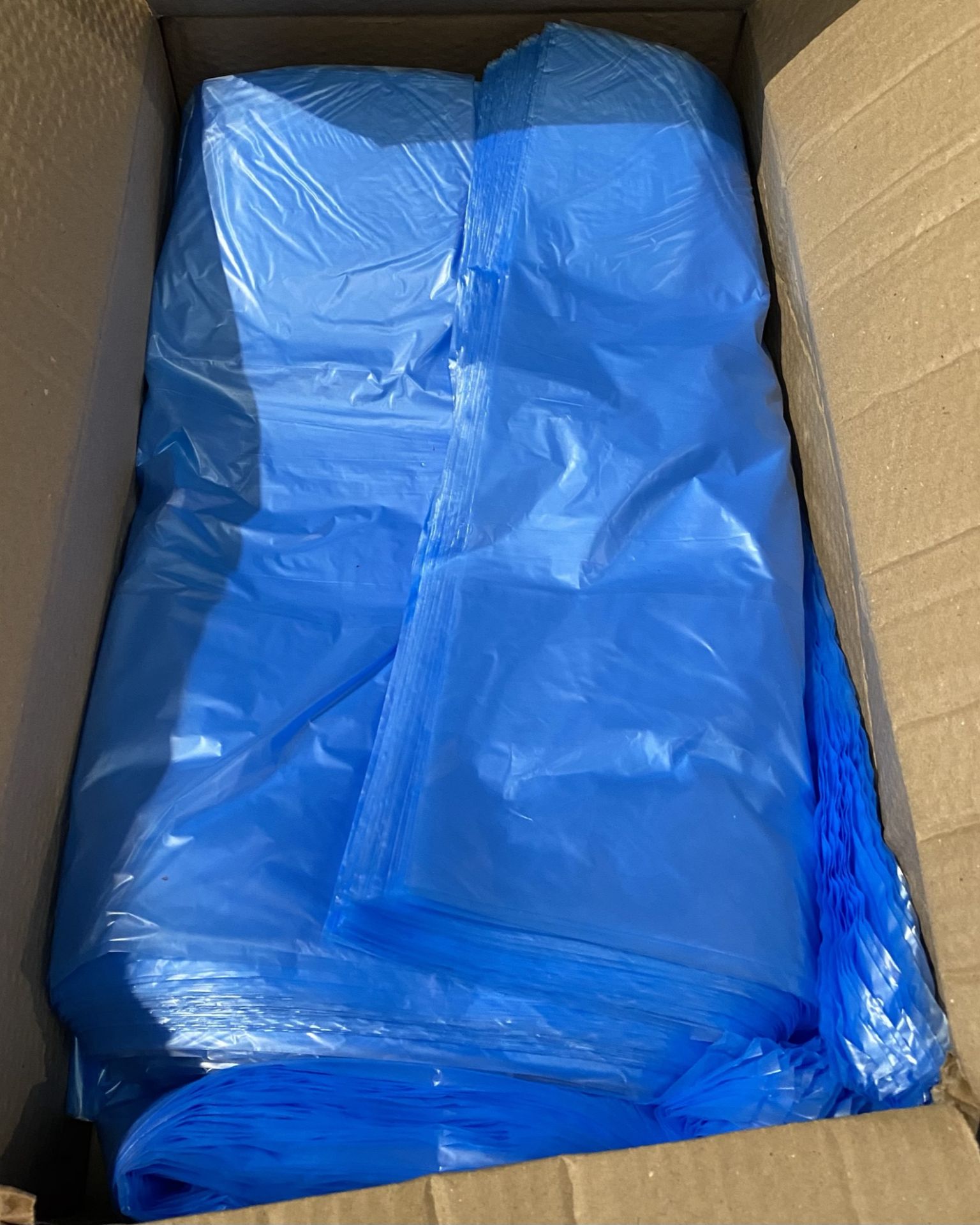 7½ x Boxes of 1,000 x blue tint catering box lining plastic bags. - Image 2 of 4