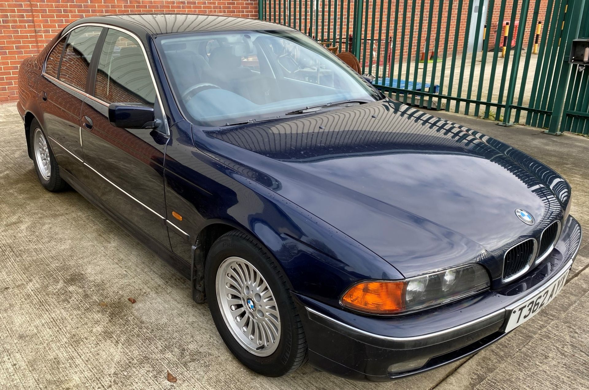 SOLD ON BEHALF OF A PRIVATE CLIENT WHO HAS BEEN ADVISED BY HIS DOCTOR TO STOP DRIVING BMW 520i SE