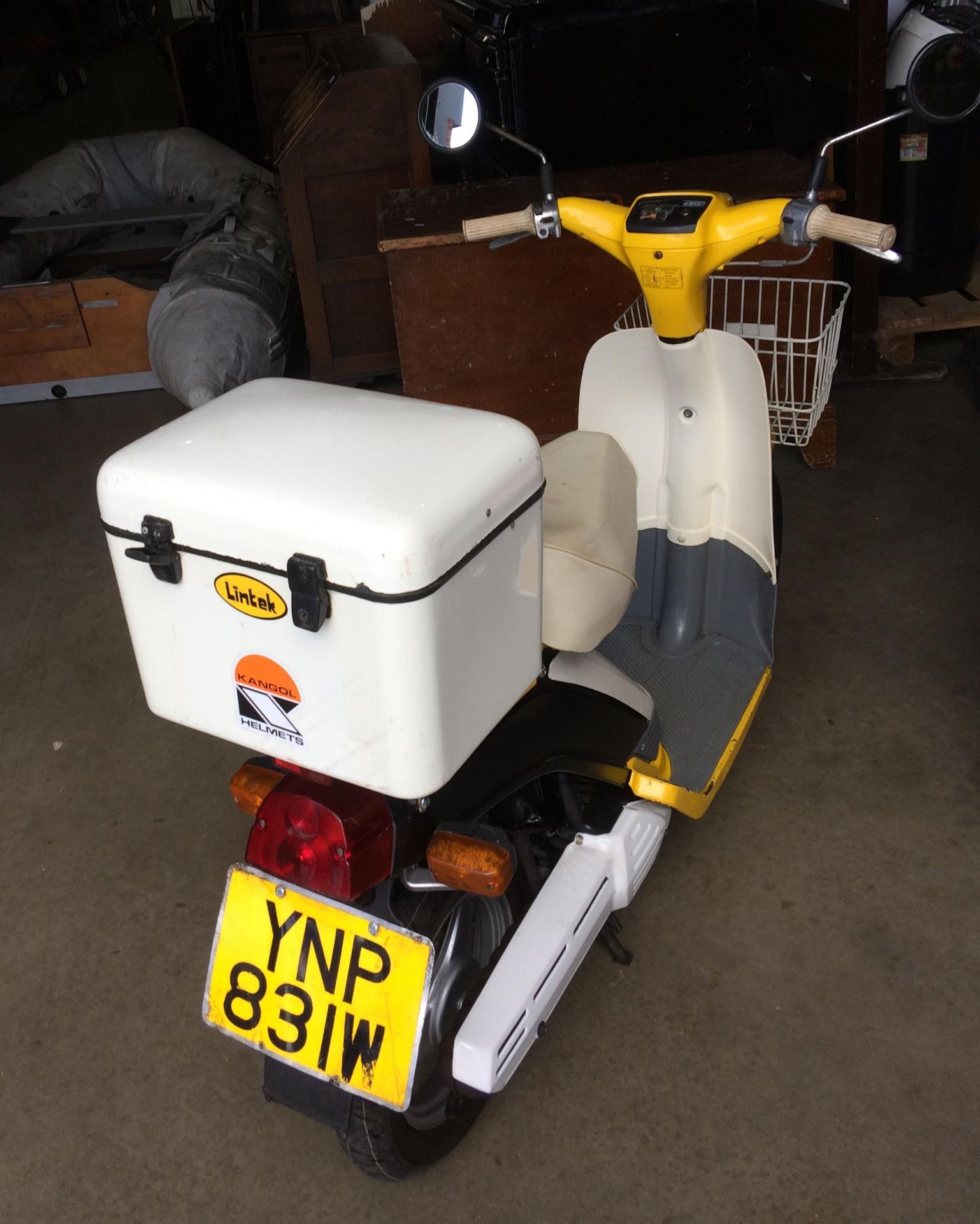 VINTAGE MOPED: YAMAHA PASSOLA 49cc - Petrol - Yellow. Reg No: YNP 831W. Rec MIleage: 3,557+. - Image 3 of 5