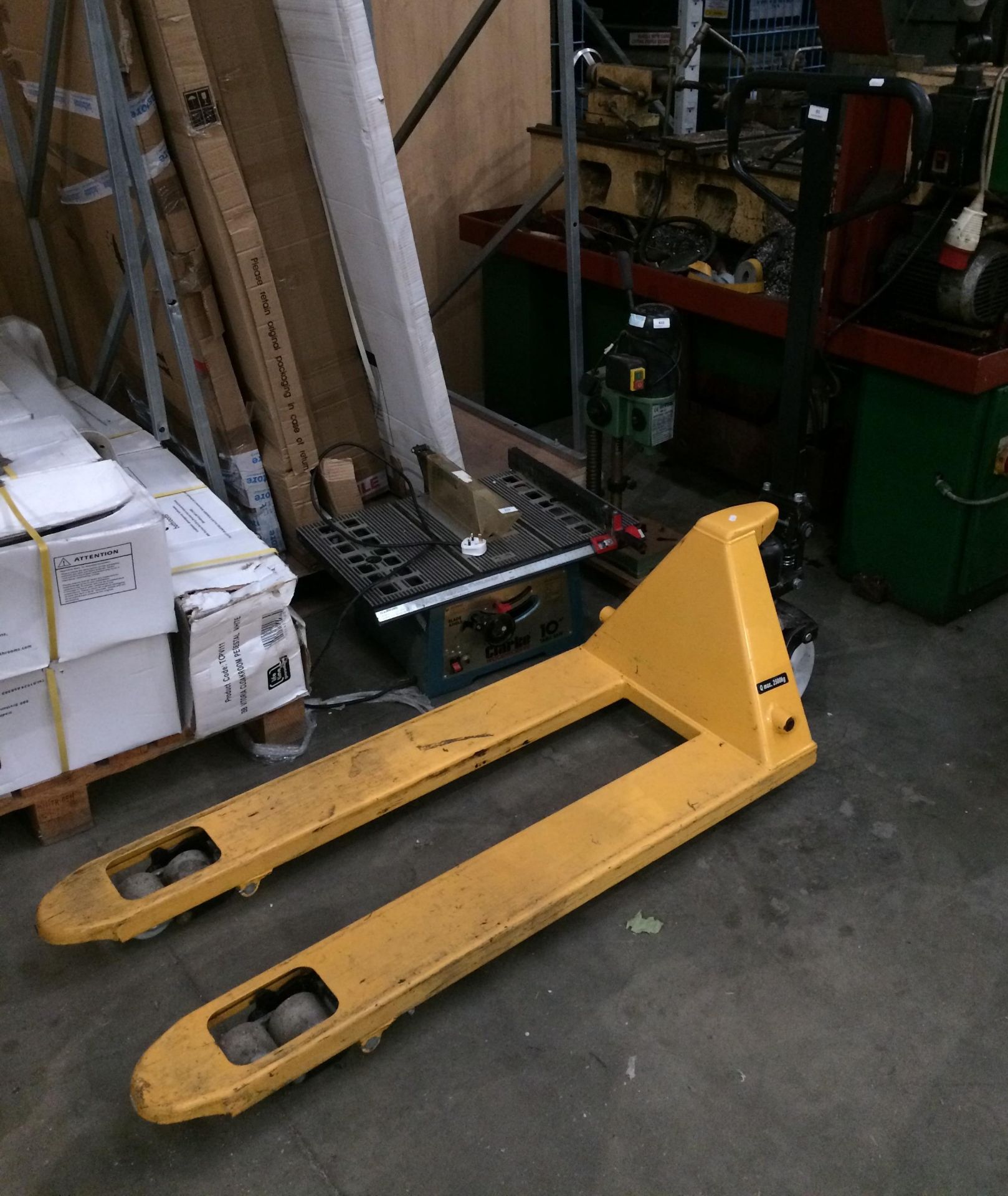 A 2500kg yellow metal pallet truck,