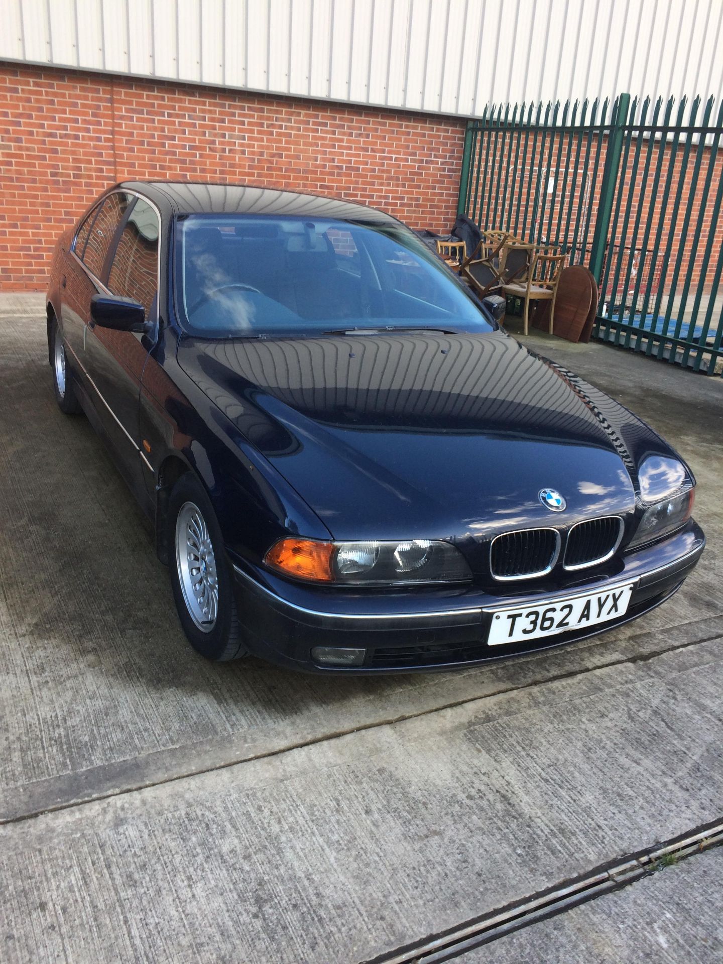 SOLD ON BEHALF OF A PRIVATE CLIENT WHO HAS BEEN ADVISED BY HIS DOCTOR TO STOP DRIVING BMW 520i SE - Image 6 of 14