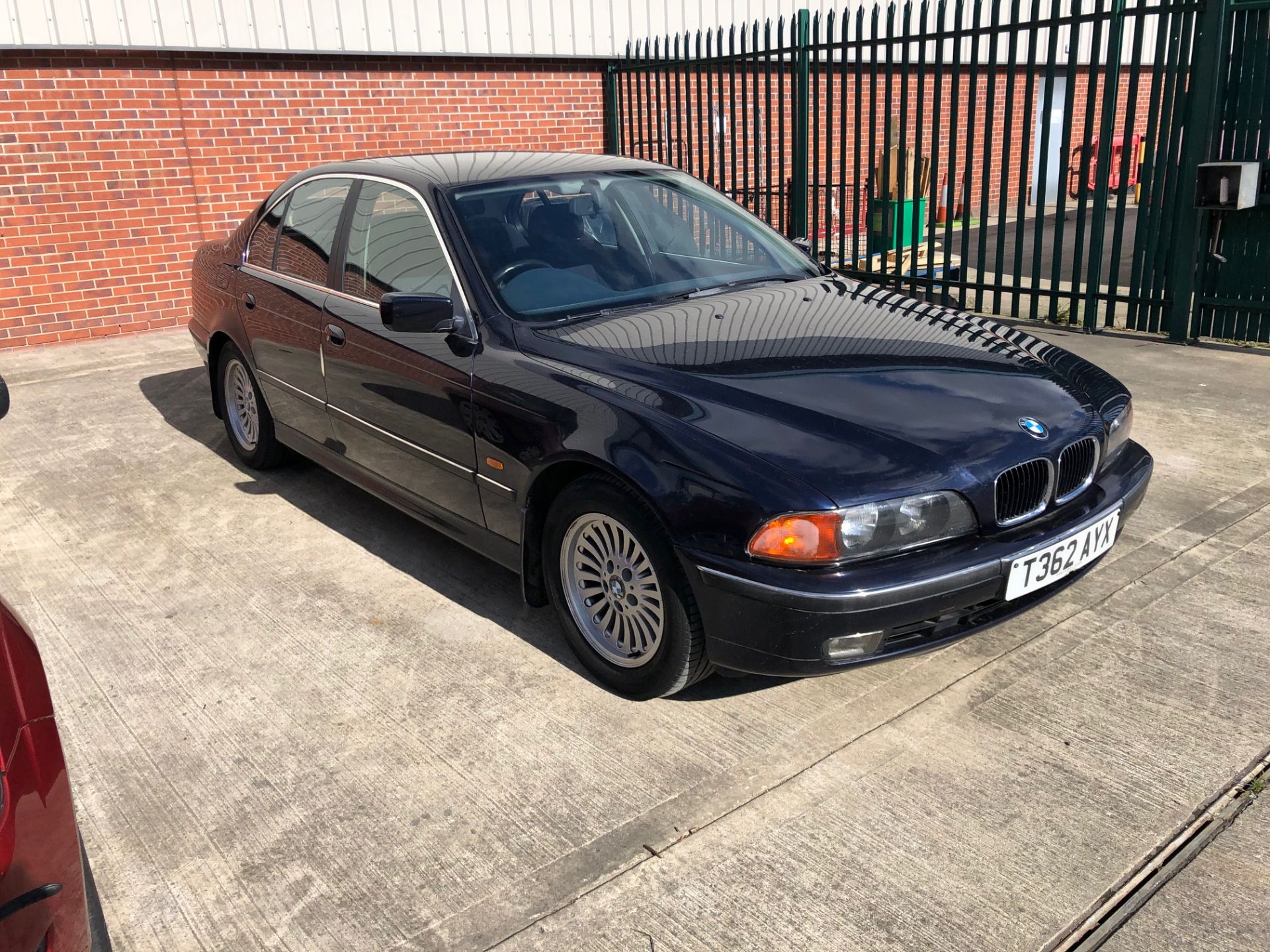 SOLD ON BEHALF OF A PRIVATE CLIENT WHO HAS BEEN ADVISED BY HIS DOCTOR TO STOP DRIVING BMW 520i SE - Image 5 of 14